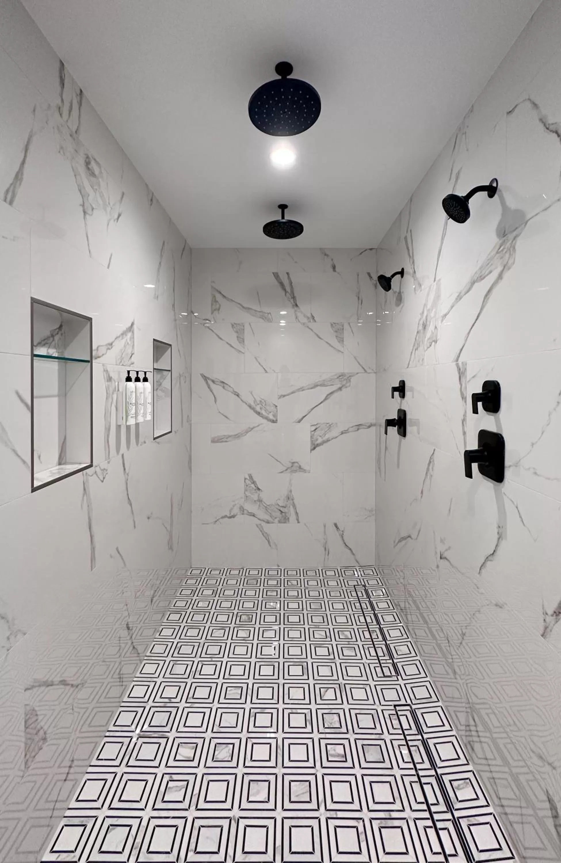 Shower, Bed in SpringHill Suites by Marriott Chicago Chinatown