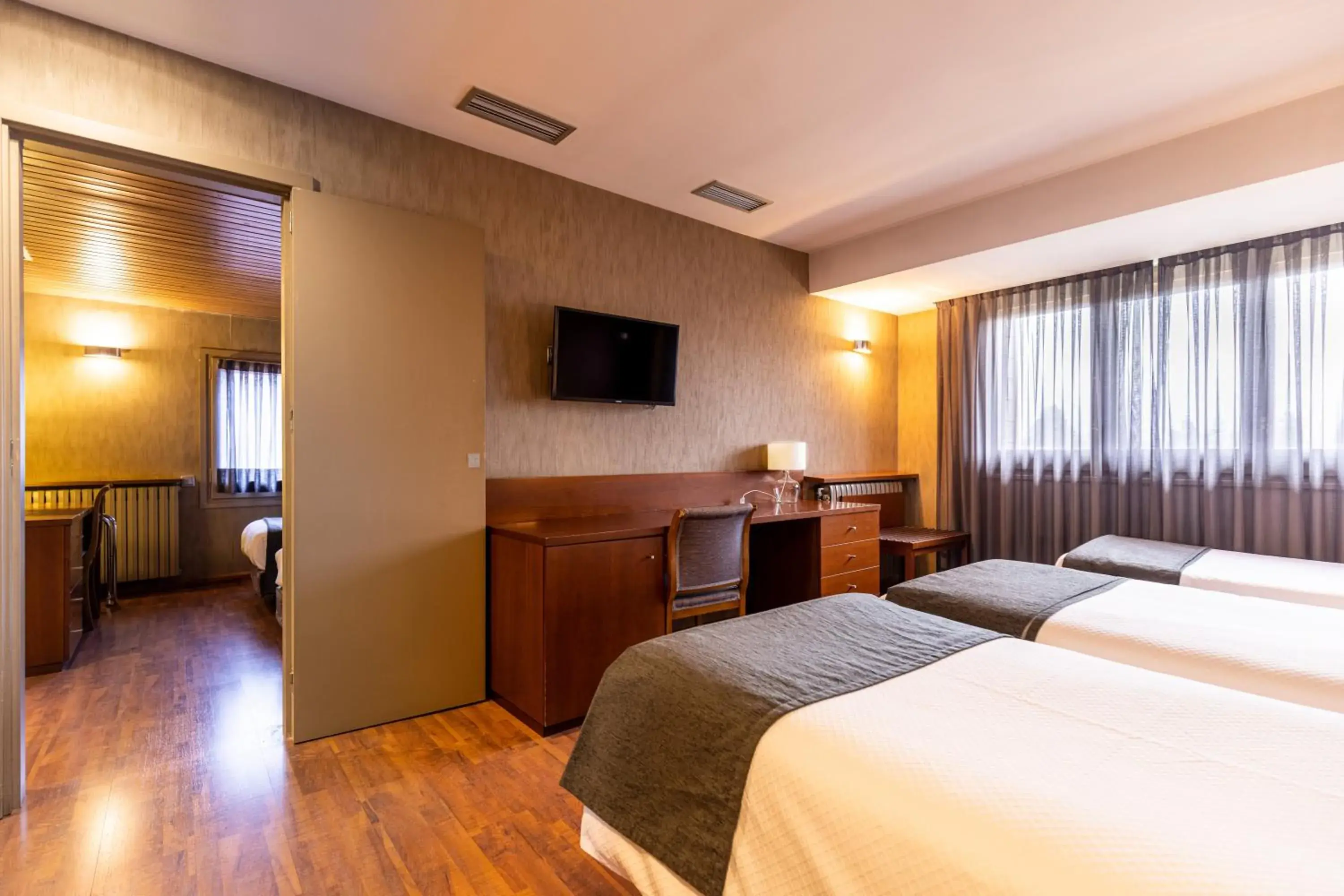 Bedroom, TV/Entertainment Center in Hotel del Prado