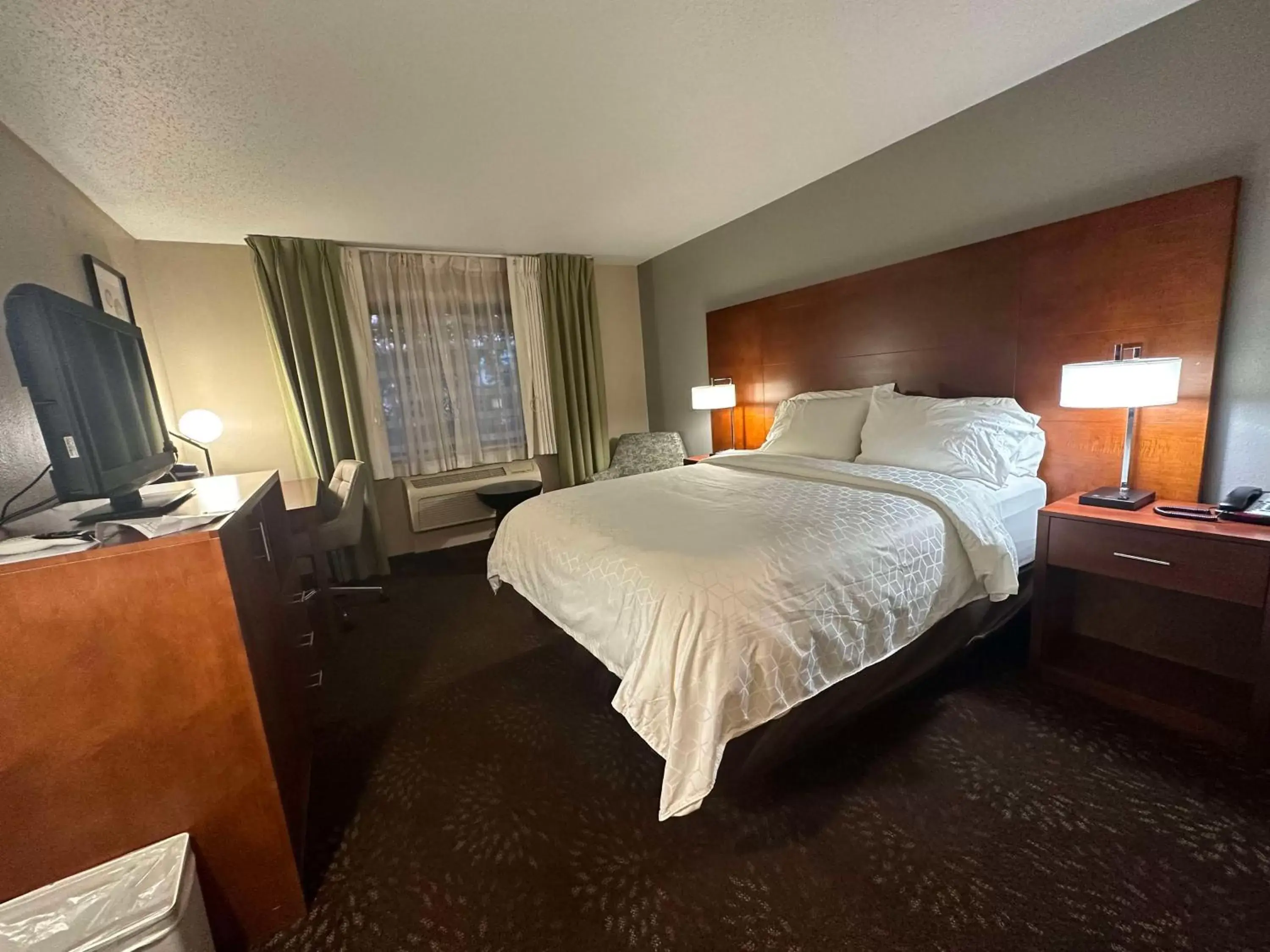Bedroom, Bed in SureStay Plus by Best Western Fremont I-69
