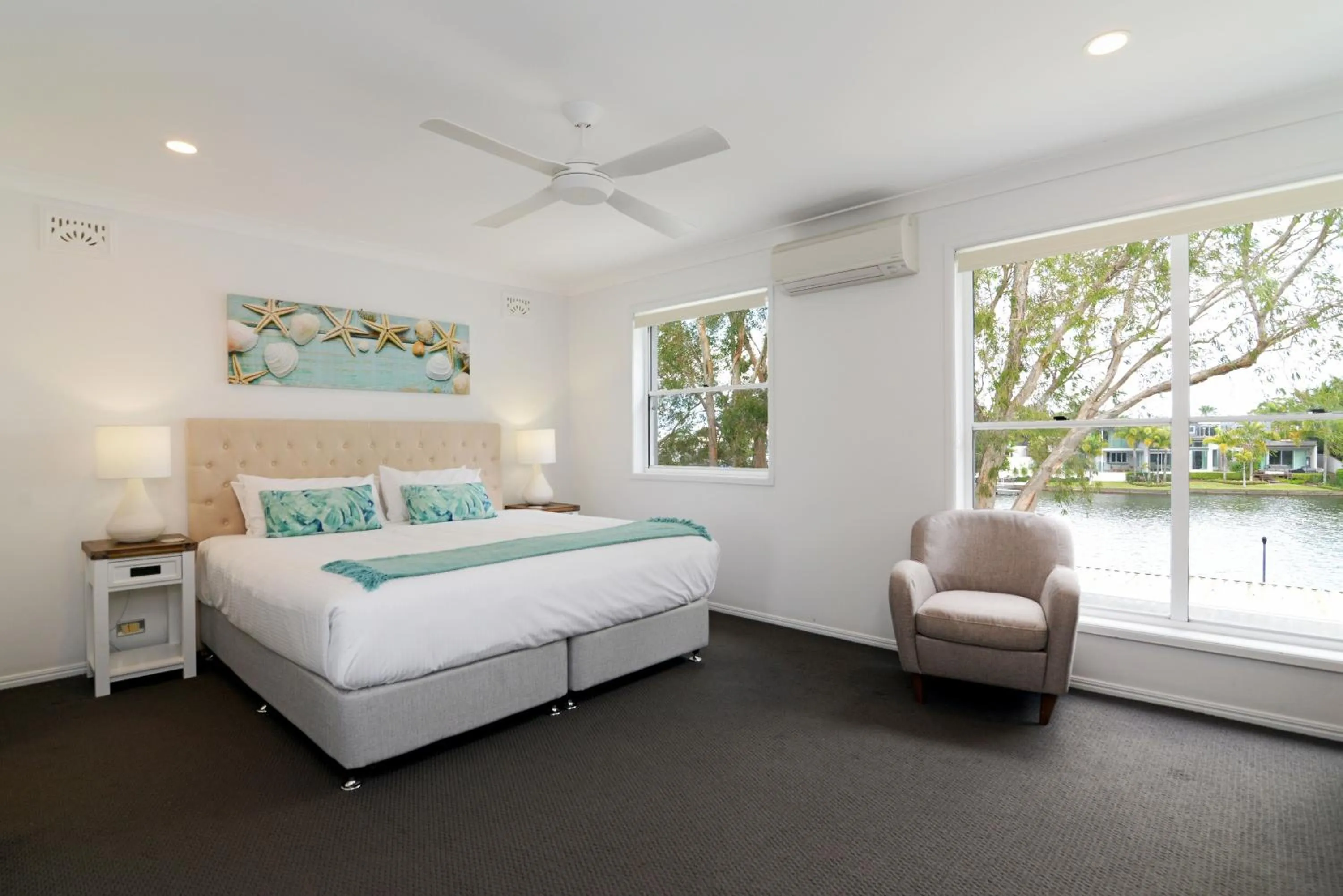 Bed in Noosa Entrance Waterfront Resort