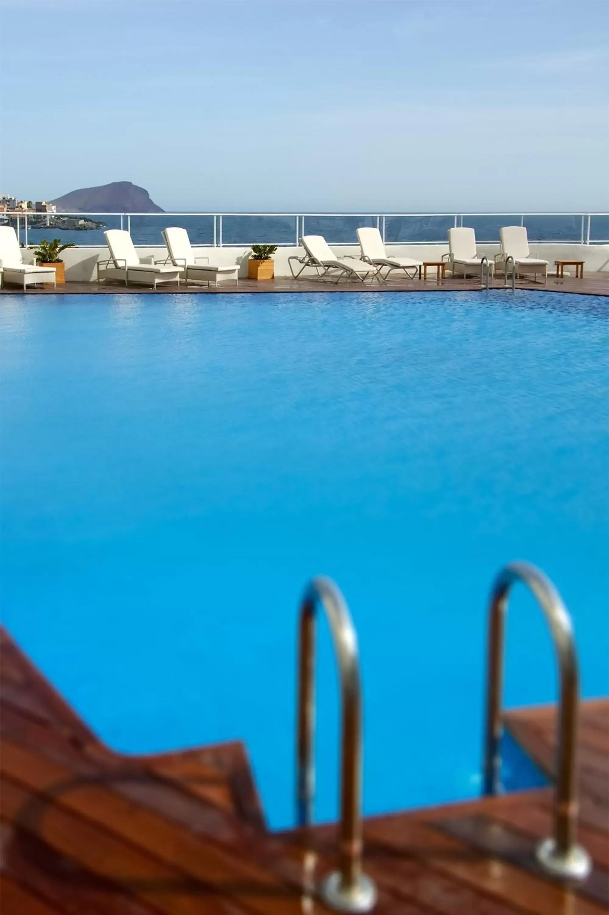 Swimming pool in Vincci Tenerife Golf