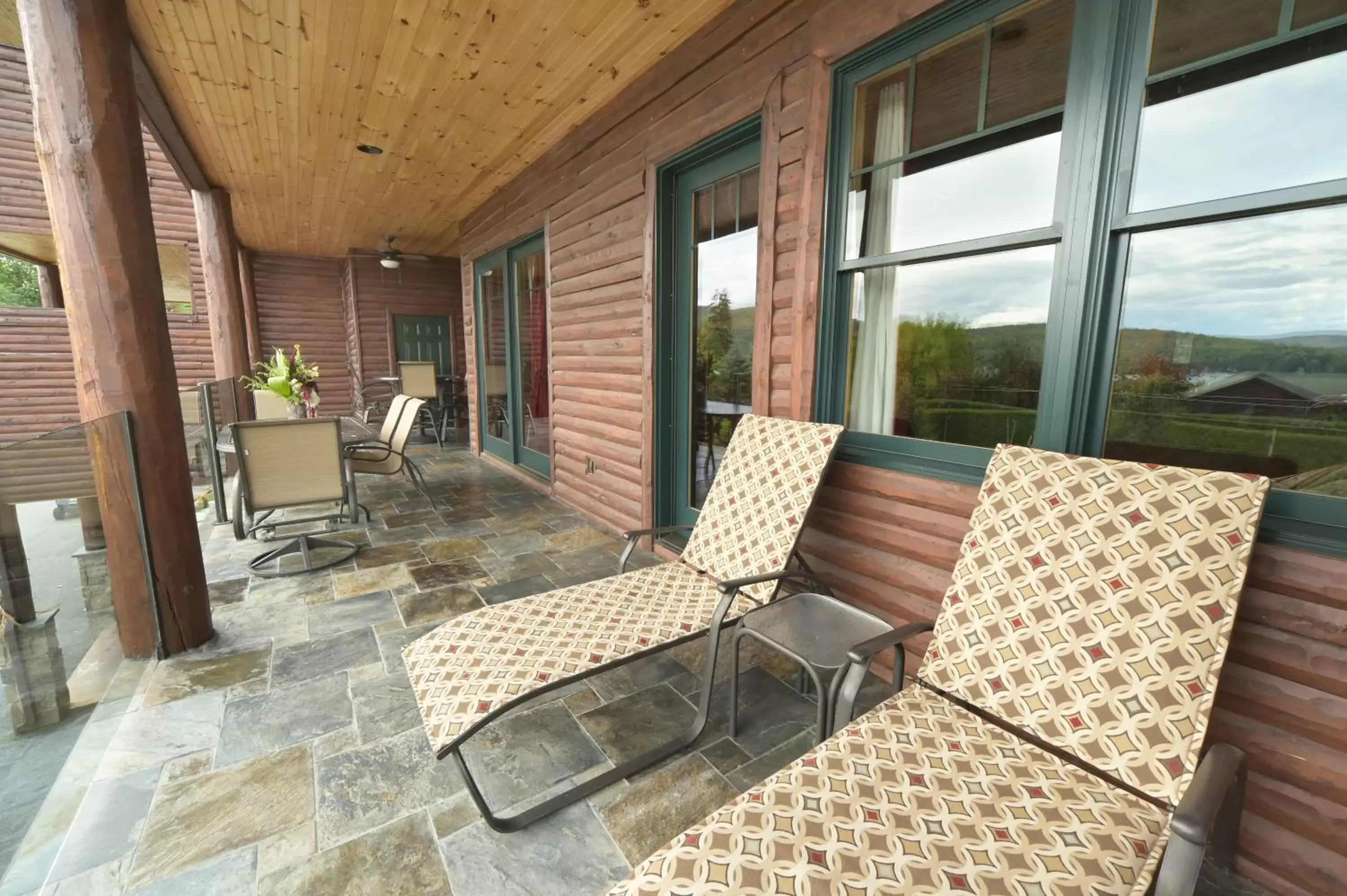 Balcony/Terrace in The Lodges at Cresthaven