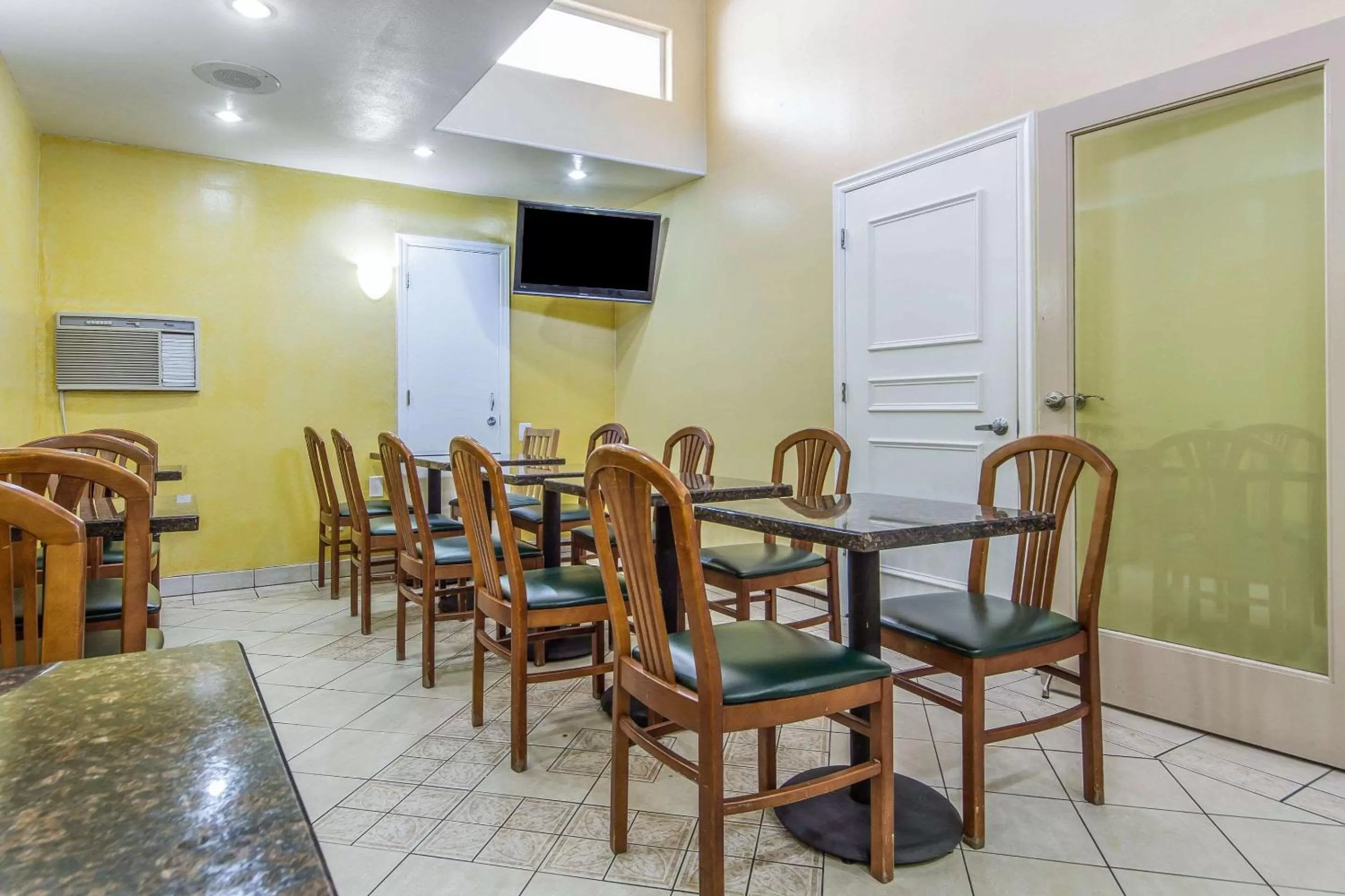 Restaurant/places to eat in Comfort Inn Palo Alto