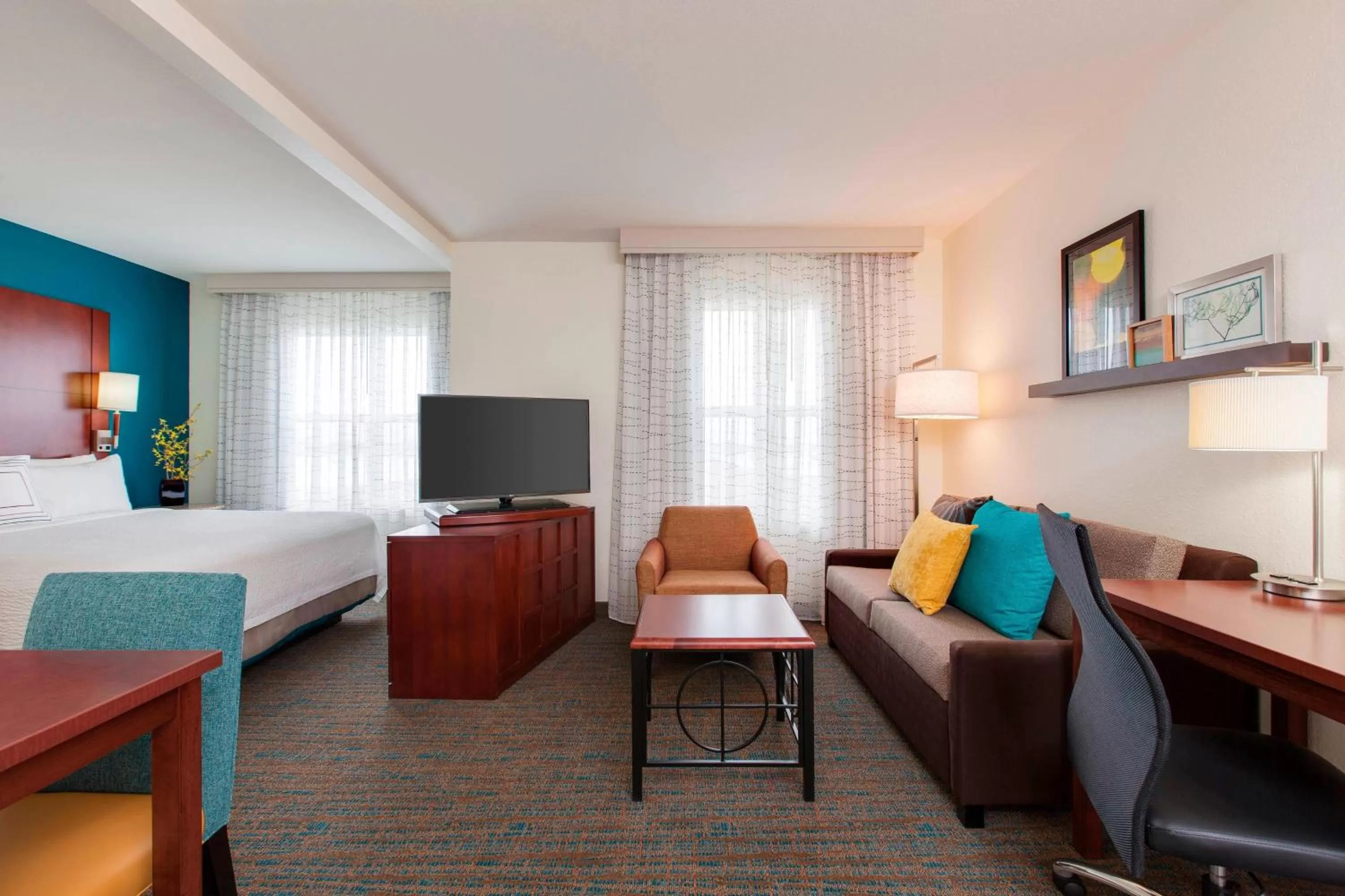 Photo of the whole room, Bed in Residence Inn Chicago Midway Airport