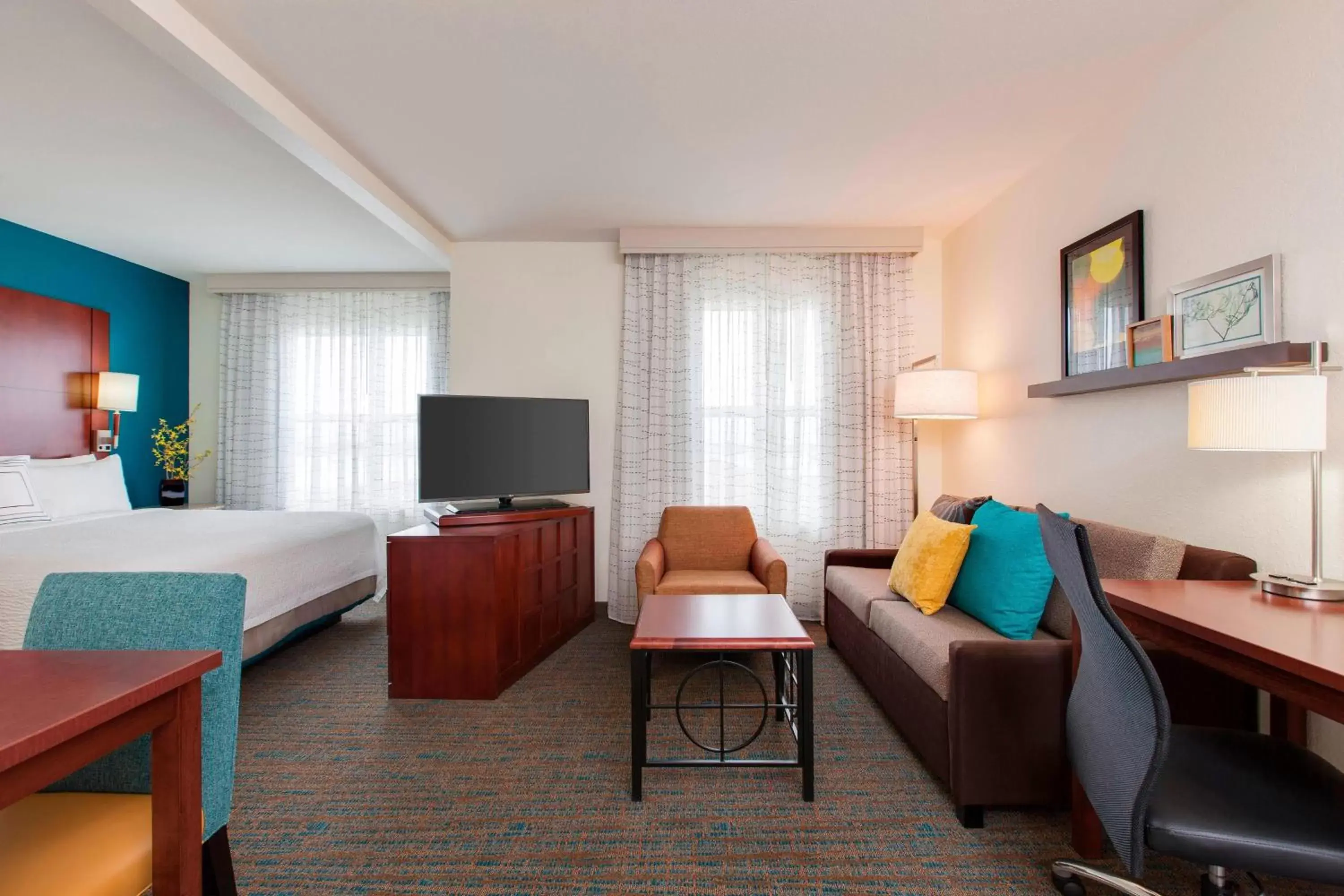 Photo of the whole room, TV/Entertainment Center in Residence Inn Chicago Midway Airport