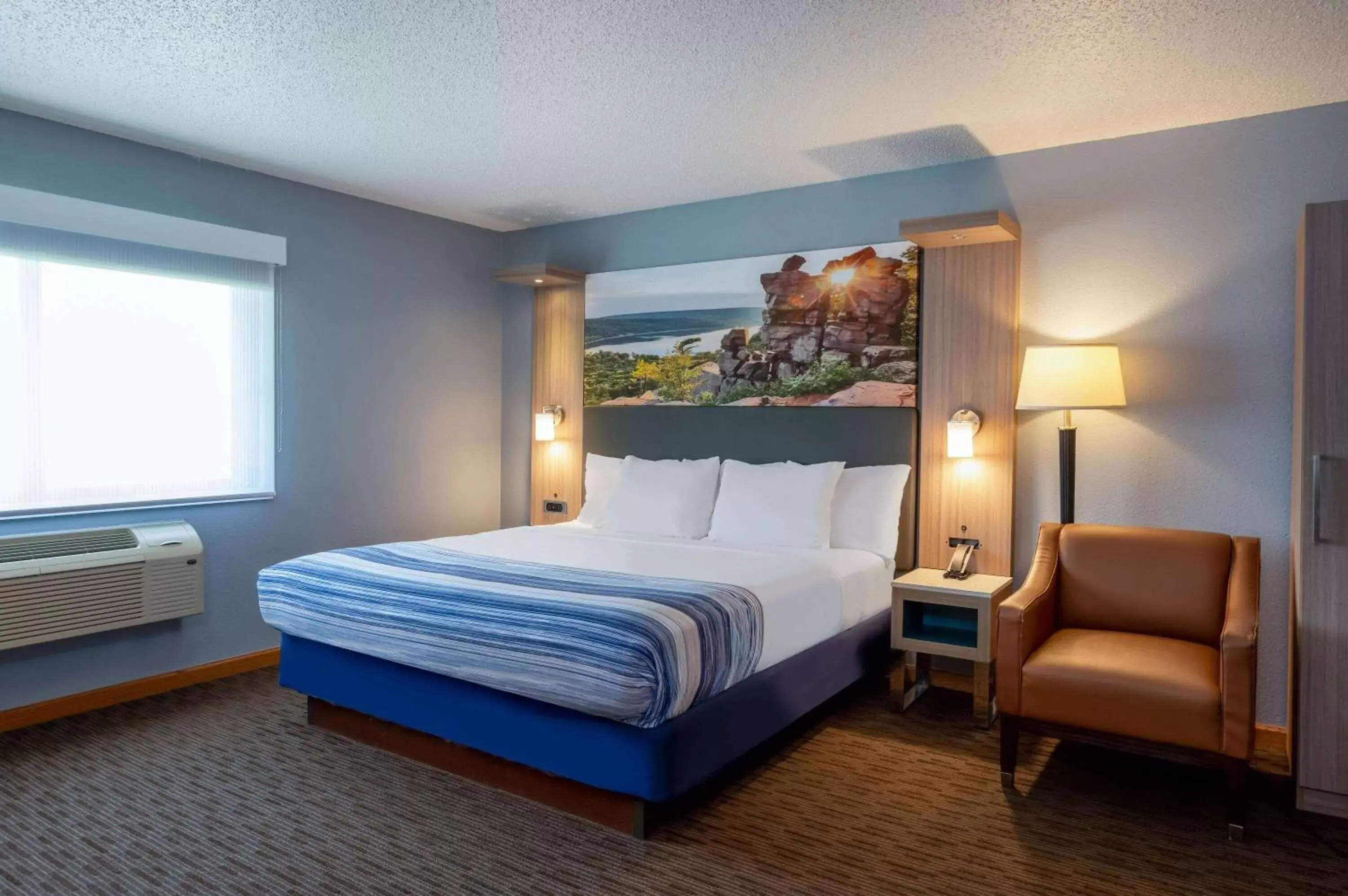 King Studio Suite - Non-Smoking in AmericInn by Wyndham Eau Claire