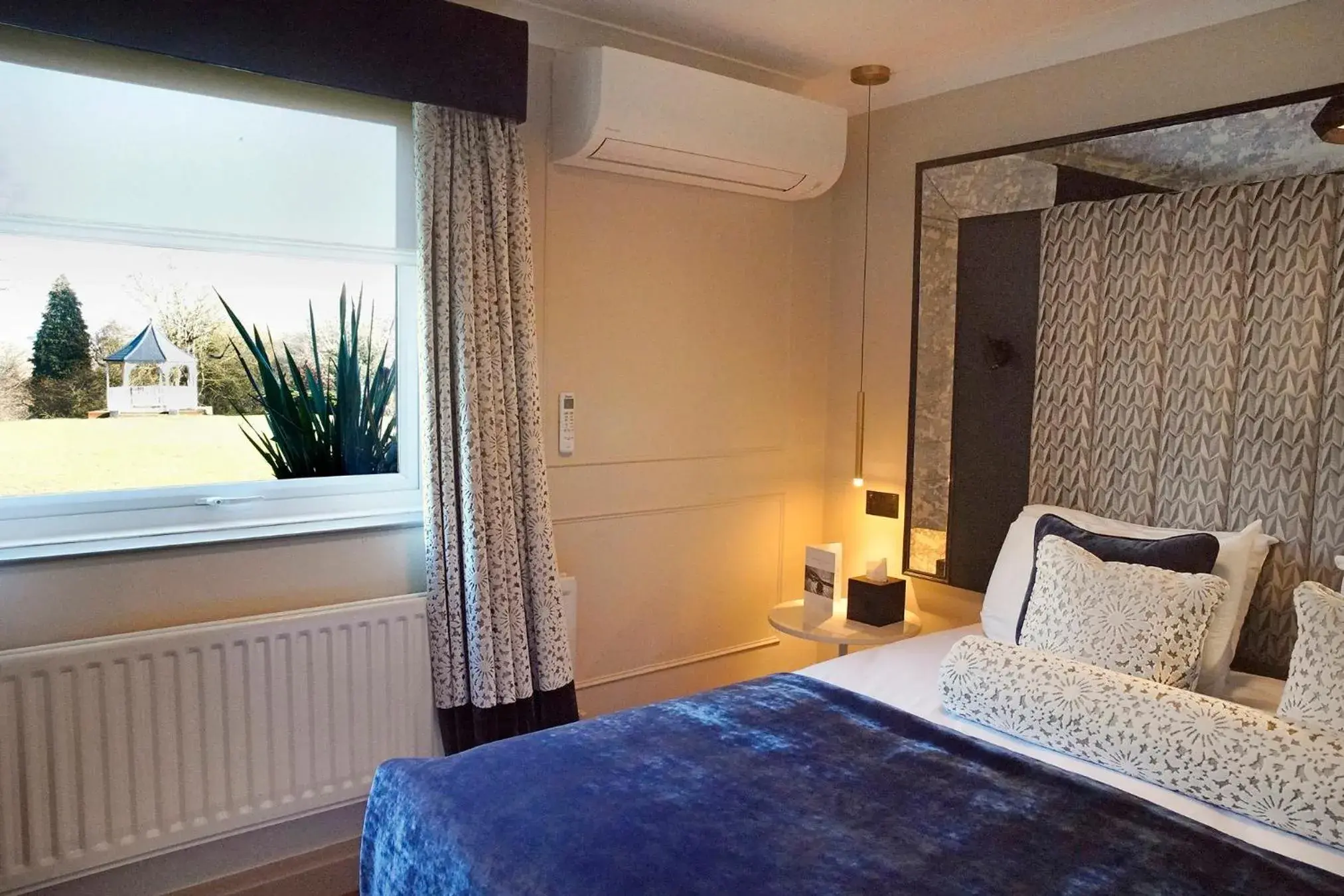 View (from property/room), Bed in Denham Grove View (from property/room), Bed in Denham Grove