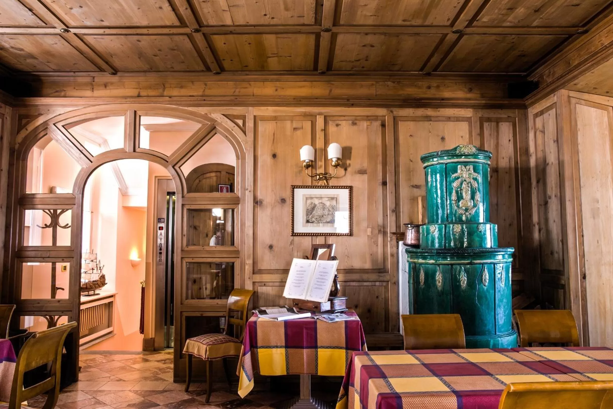 Restaurant/places to eat in Hotel Colonne