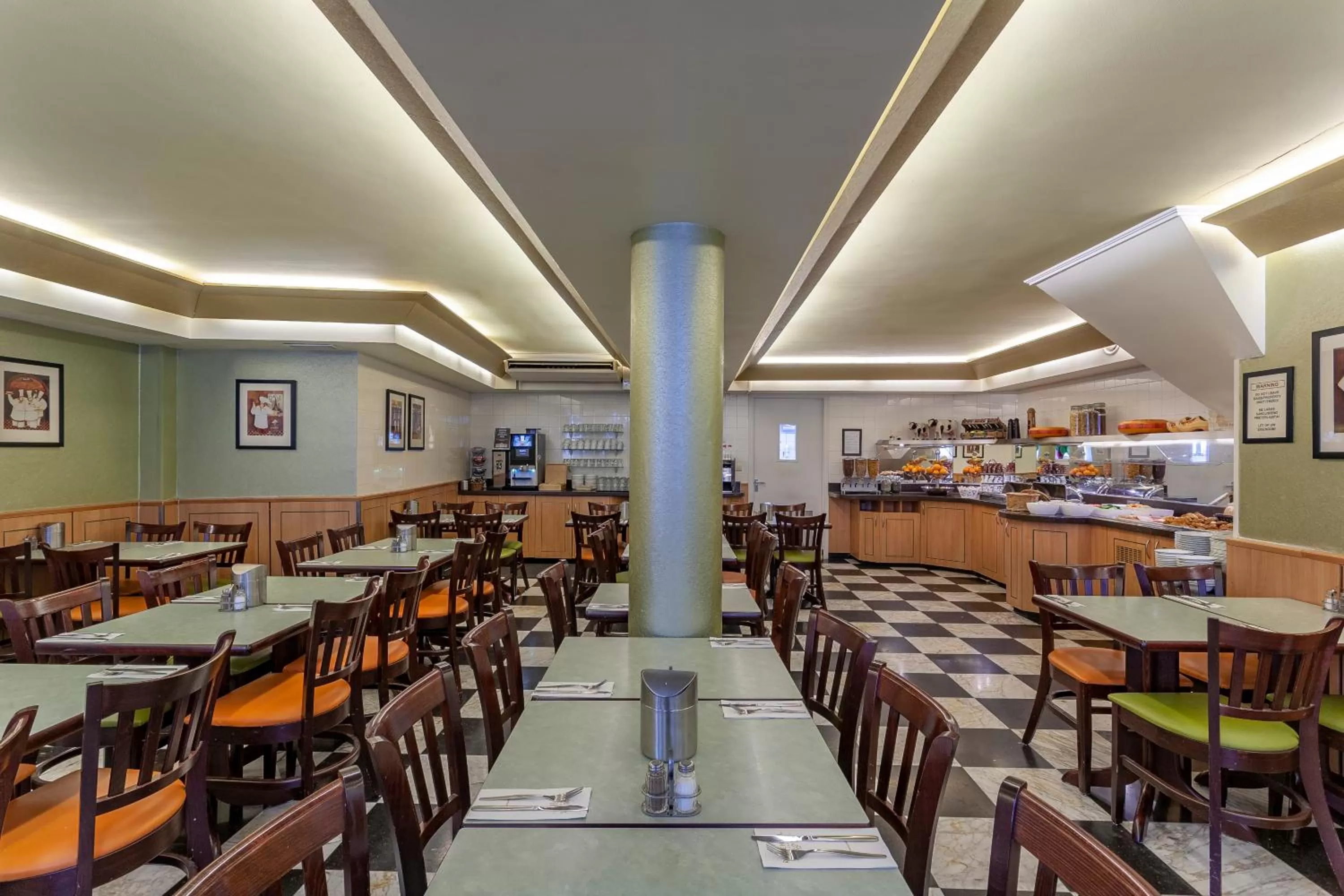 Restaurant/places to eat in Avenue Hotel