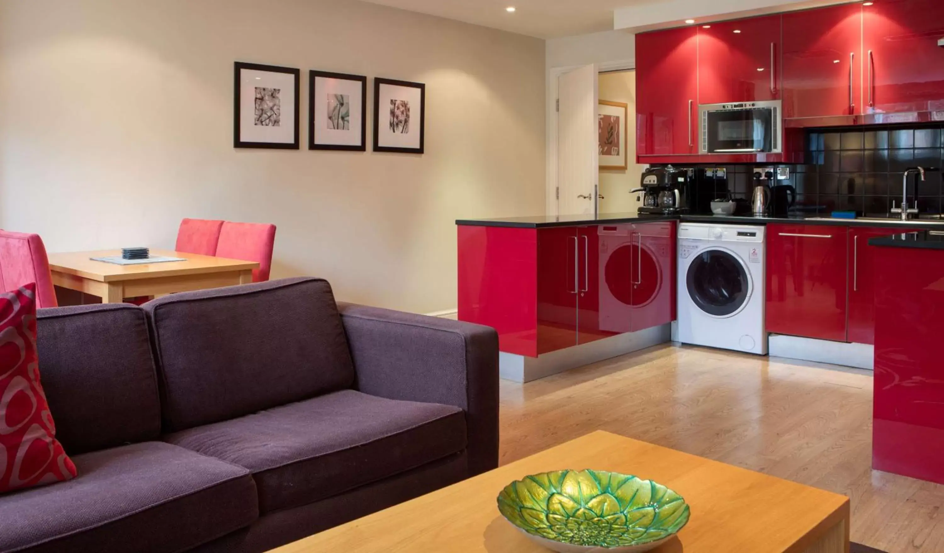 Kitchen or kitchenette, Seating Area in The Welcombe Golf & Spa Hotel