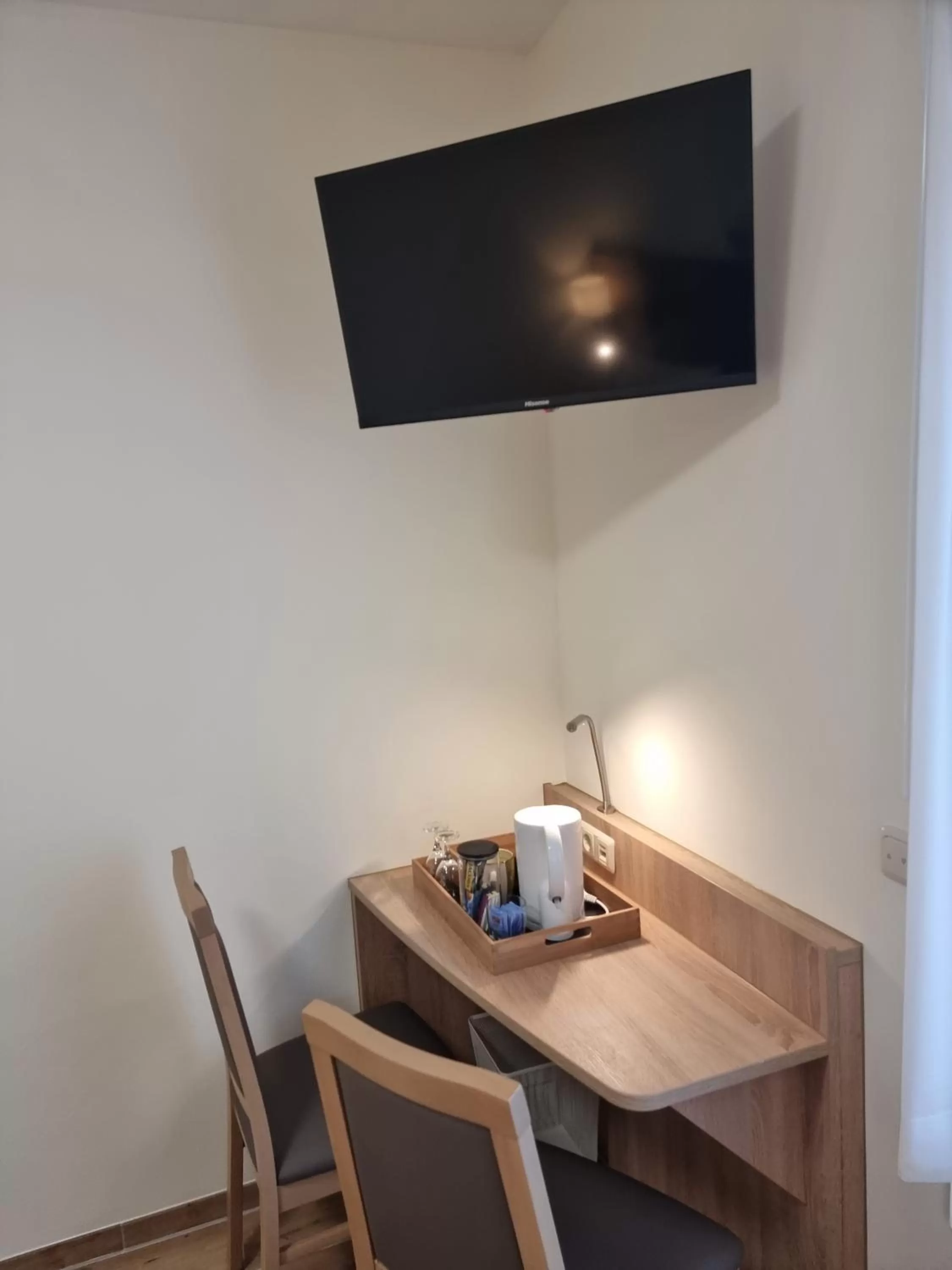 TV and multimedia in Gästehaus Grunewald Bed & Breakfast