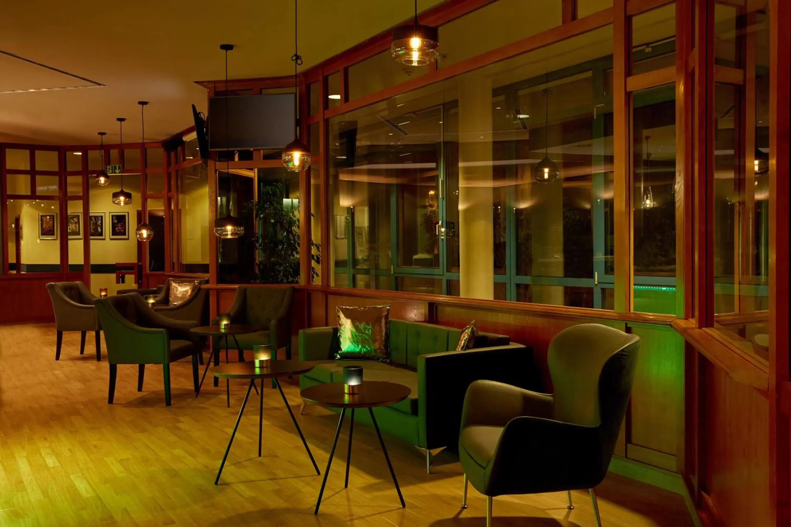 Lounge or bar, Restaurant/Places to Eat in H+ Hotel Stuttgart Herrenberg