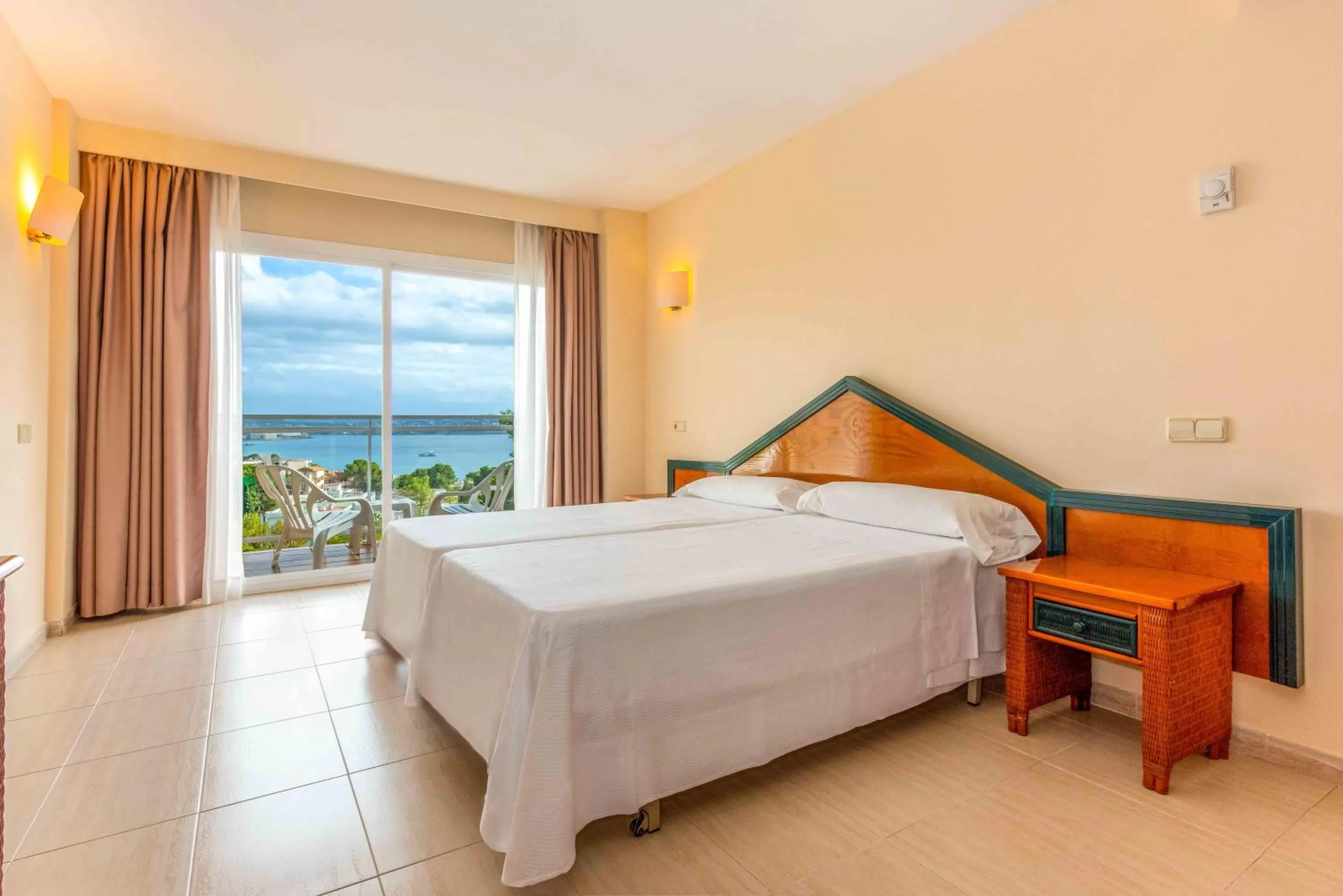 Photo of the whole room, Bed in Valentin Grand Park Suite Hotel