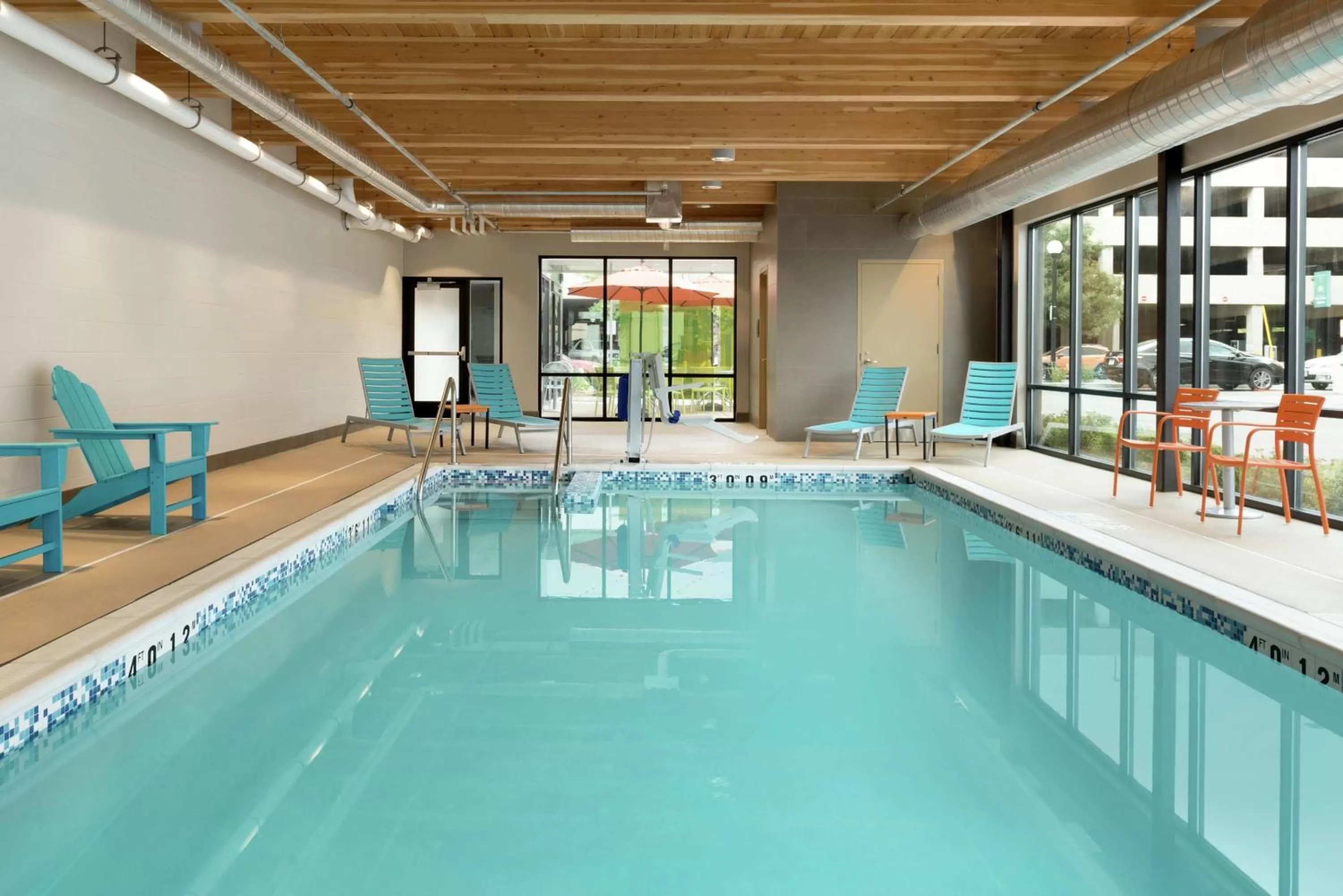 Swimming pool in Home2 Suites By Hilton La Crosse