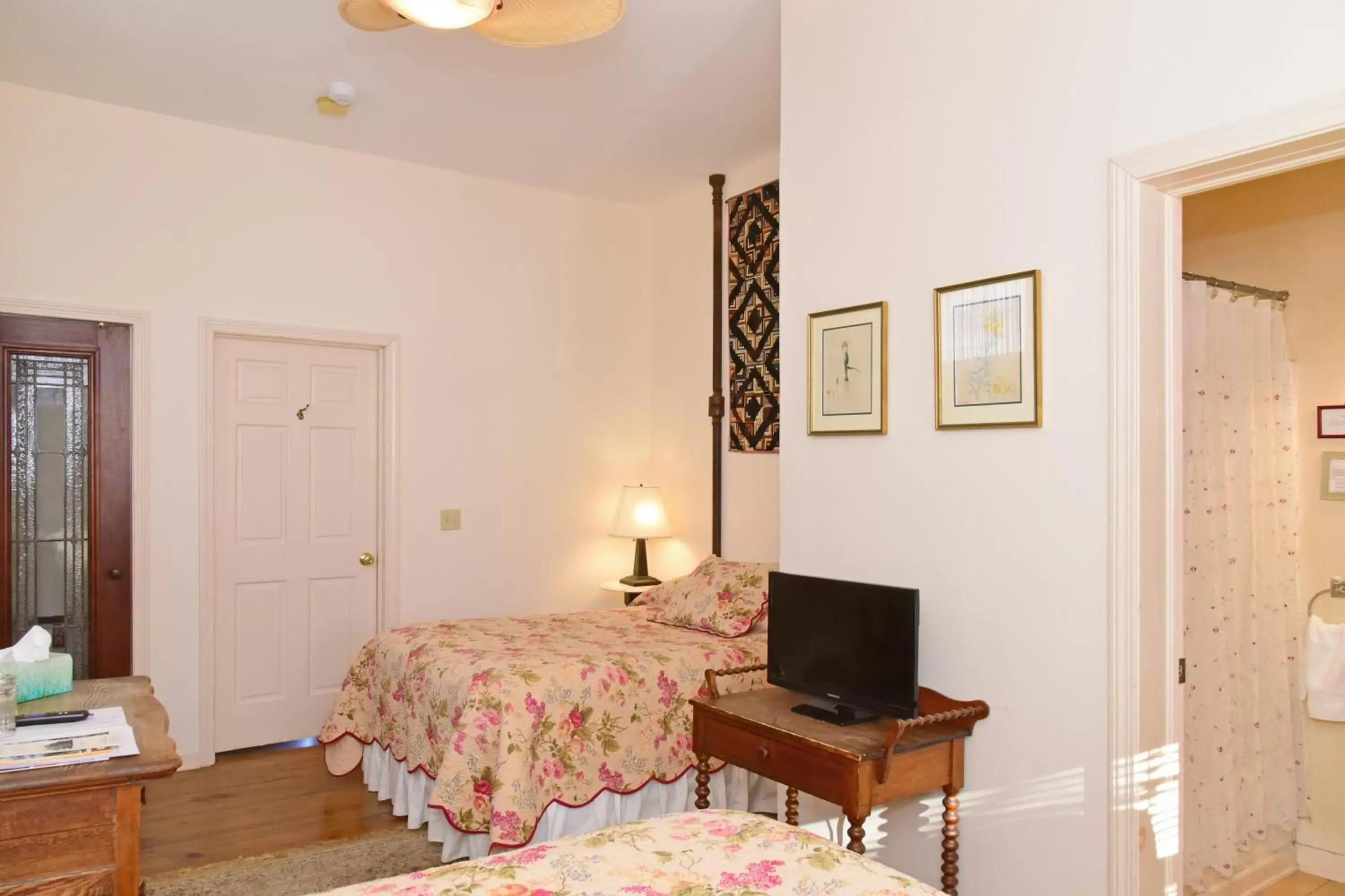 Bedroom, Bed in Wainwright Inn