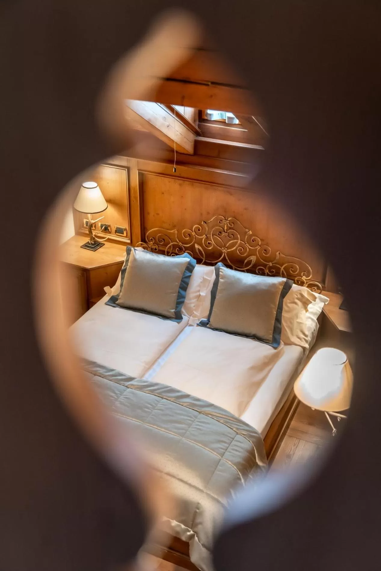 Decorative detail, Bed in Ambra Cortina Luxury&Fashion Hotel