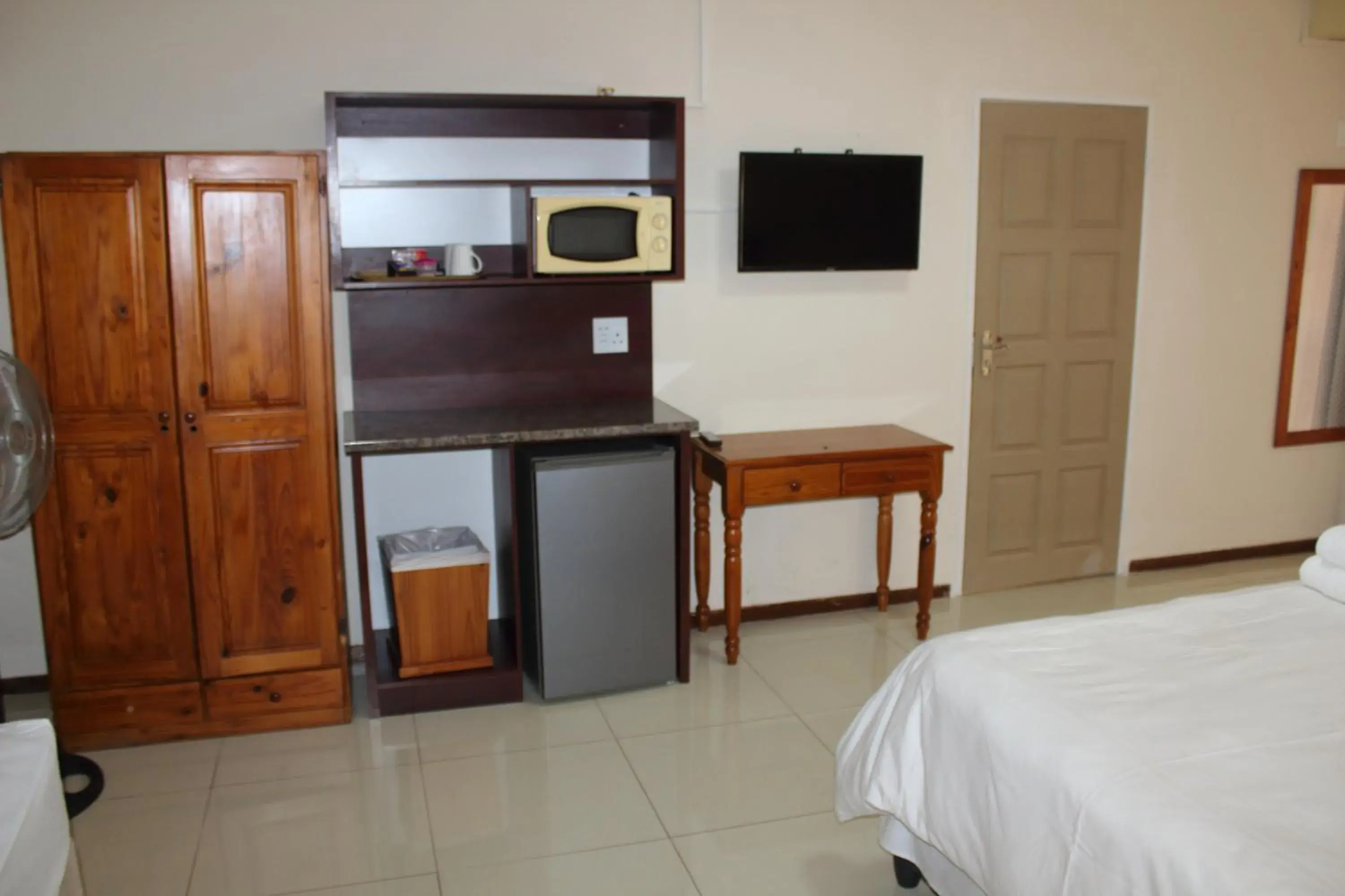 Bed, Kitchen/Kitchenette in Purple Olive Guest House