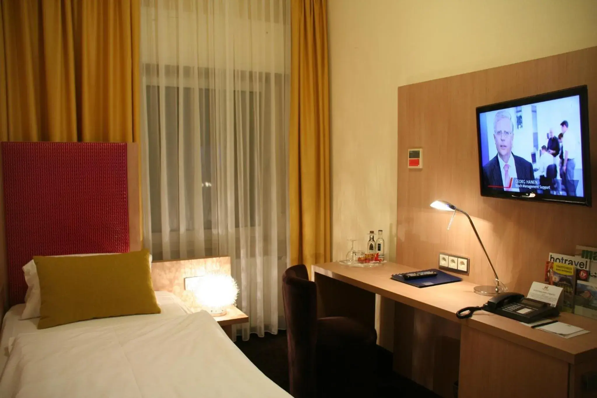 Bedroom, Bed in Hotel Hammer-Mainz Hauptbahnhof