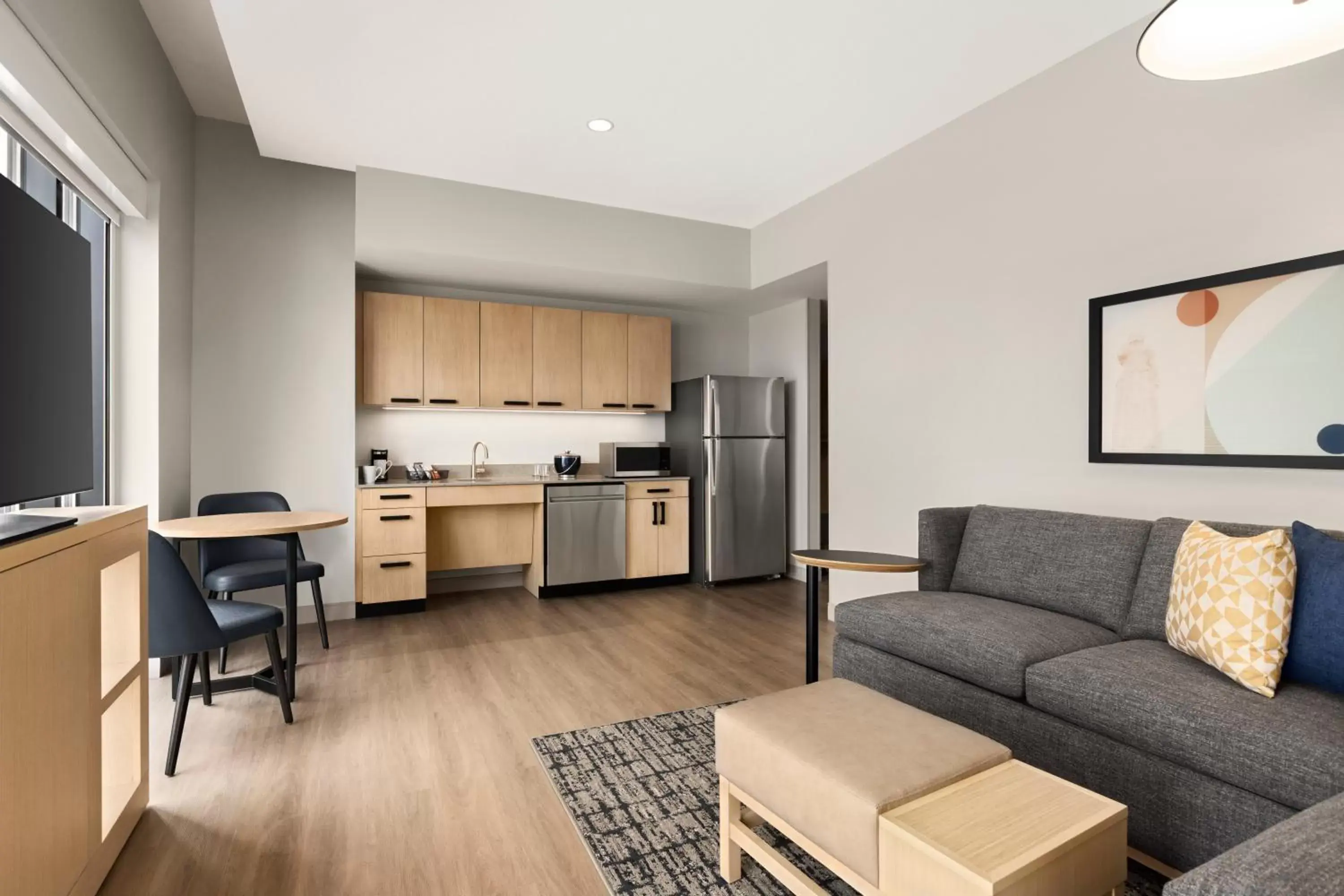 kitchen, Seating Area in Hyatt Place Virginia Beach Oceanfront