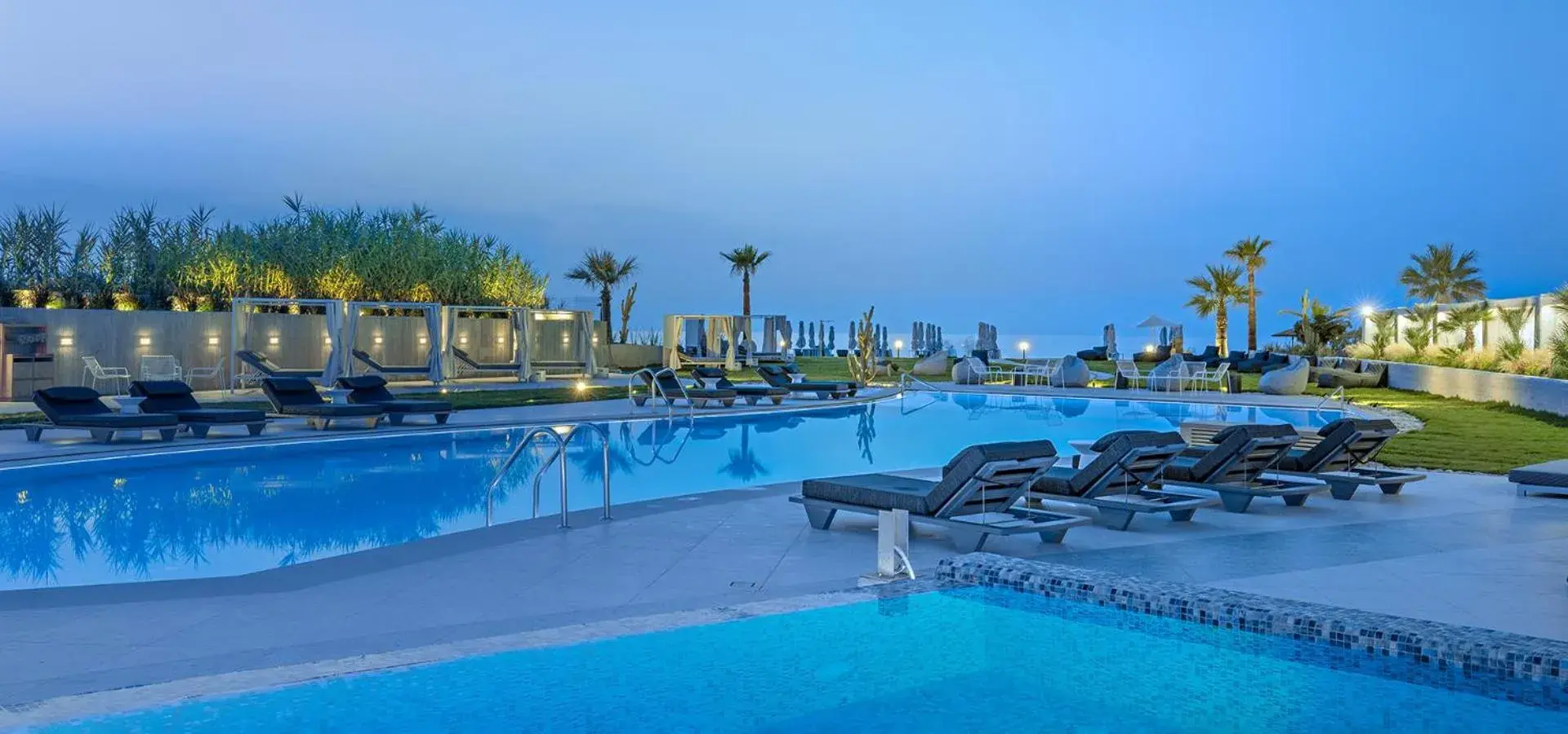 Restaurant/places to eat, Swimming Pool in Nautilux Rethymno by Mage Hotels
