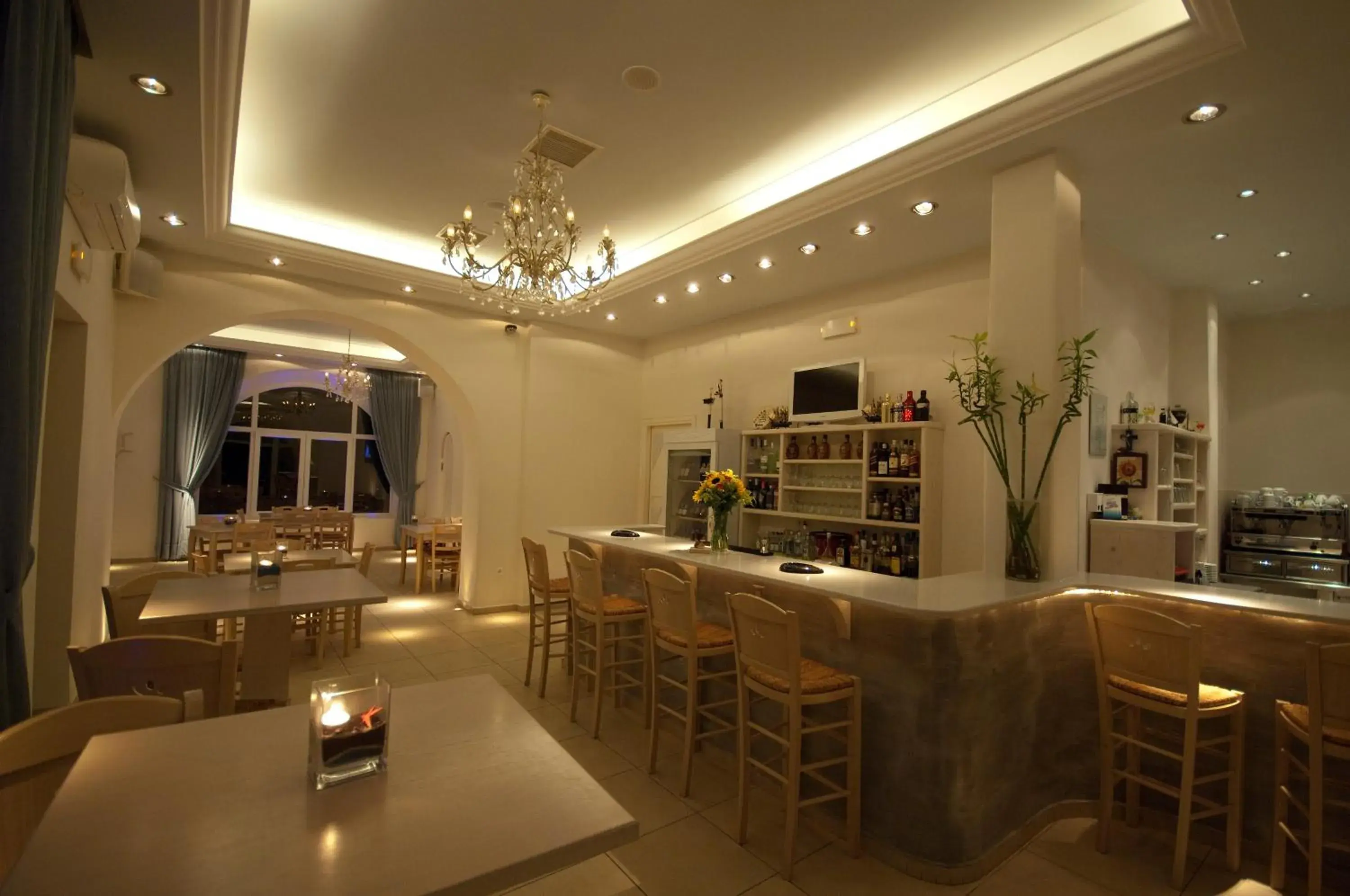 Lounge or bar, Lounge/Bar in Maki's Place Hotel