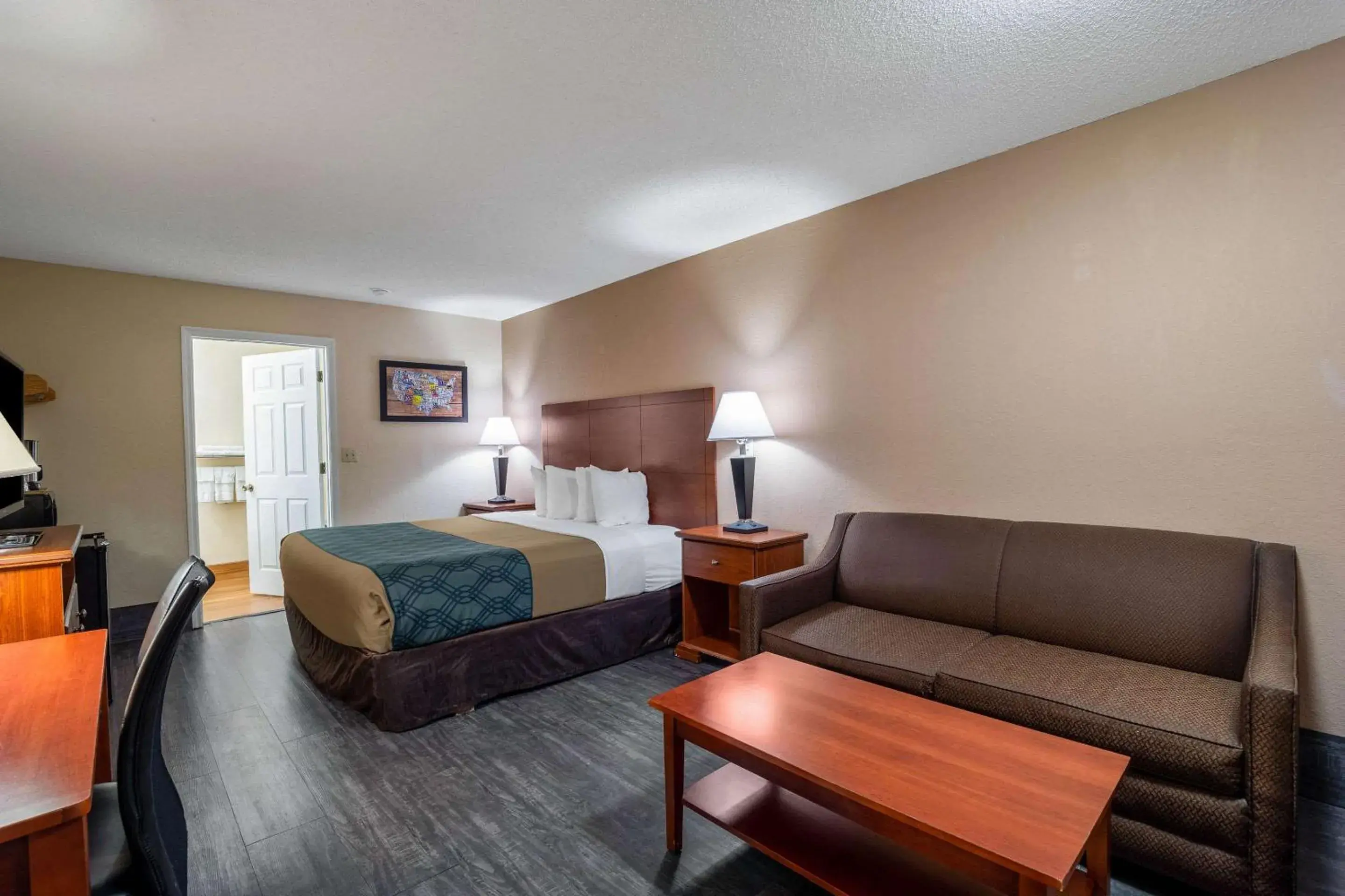 Photo of the whole room in Econo Lodge Inn & Suites Cayce
