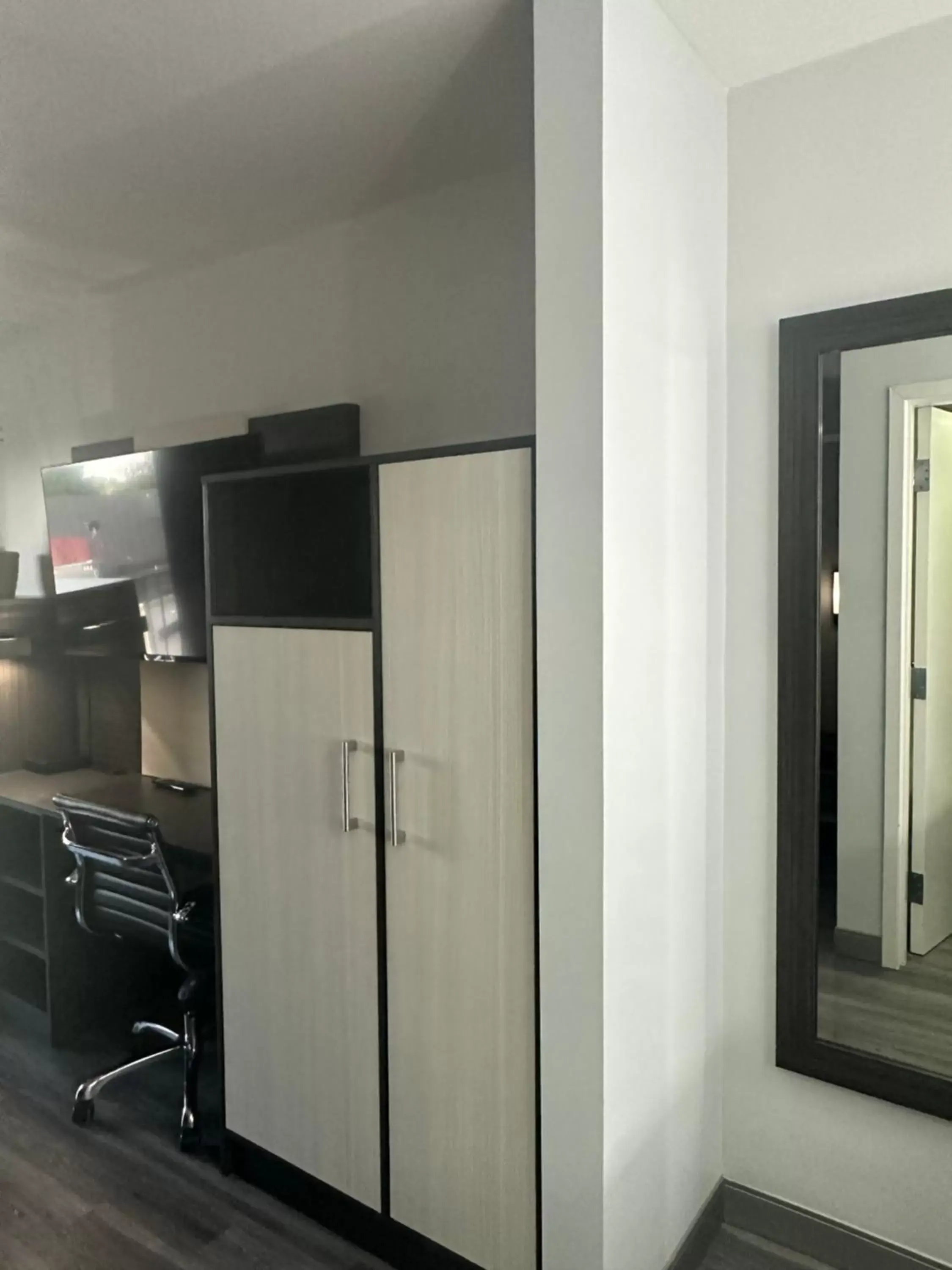 wardrobe, TV/Entertainment Center in Super 8 by Wyndham Baltimore Northwest