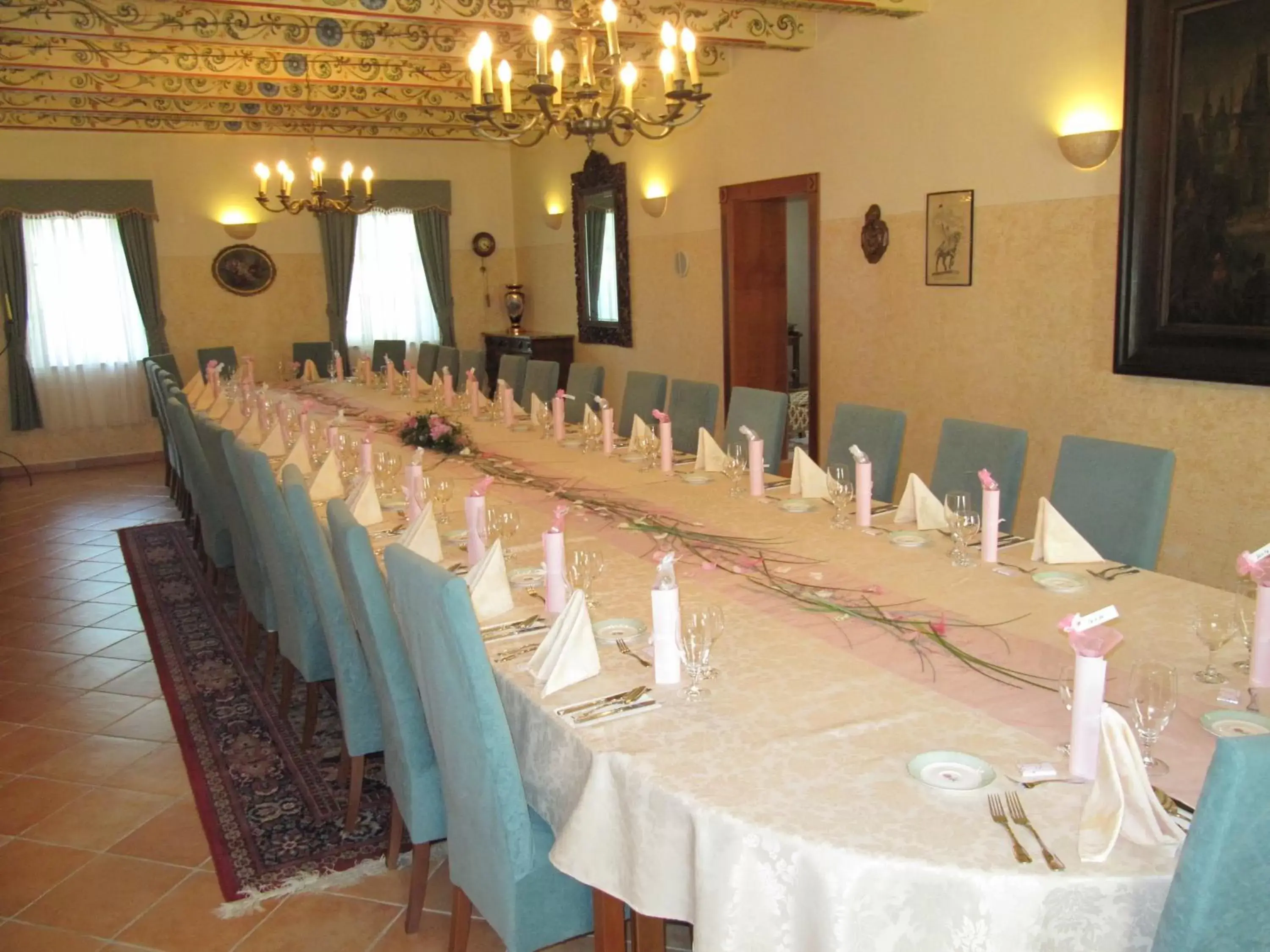 Banquet/Function facilities, Restaurant/Places to Eat in Hotel Nosal