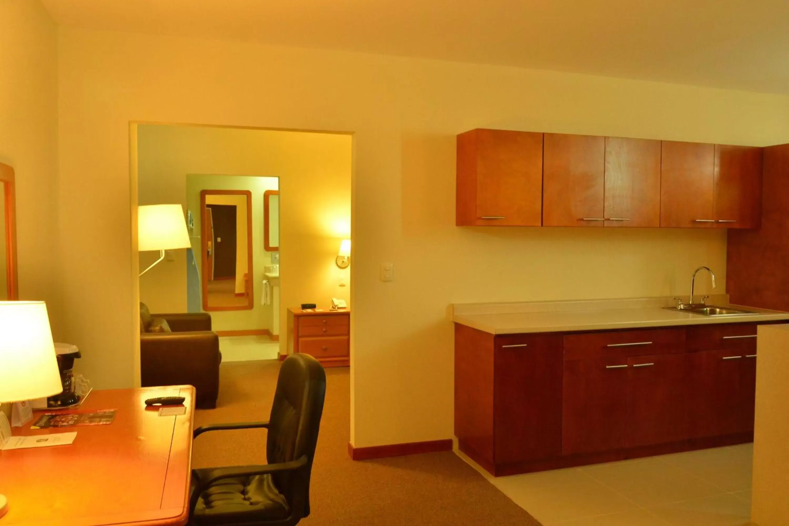 Photo of the whole room, Kitchen/Kitchenette in Best Western Plus Plaza Vizcaya