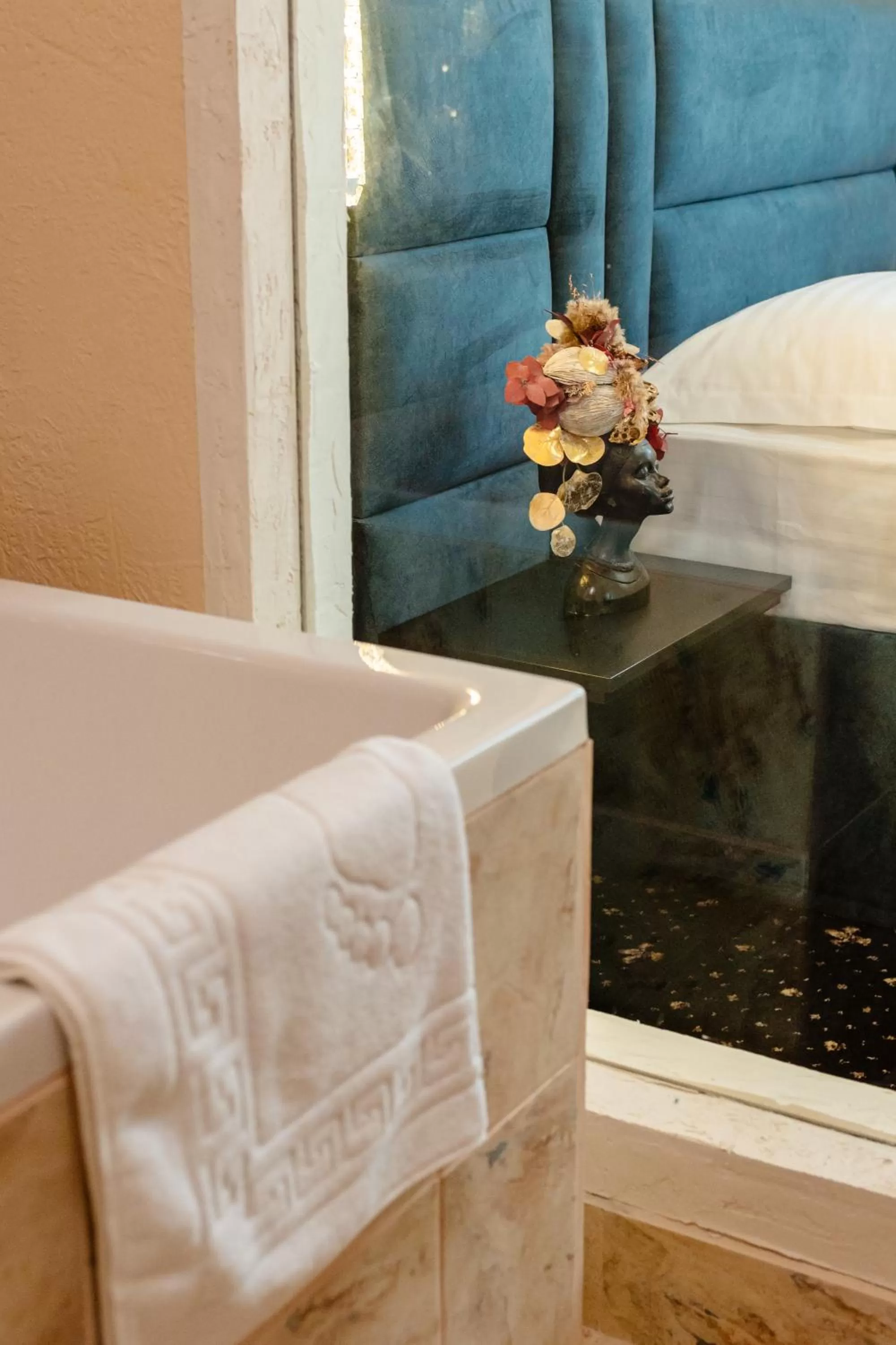 Bathroom in Palace Bulevard Inn