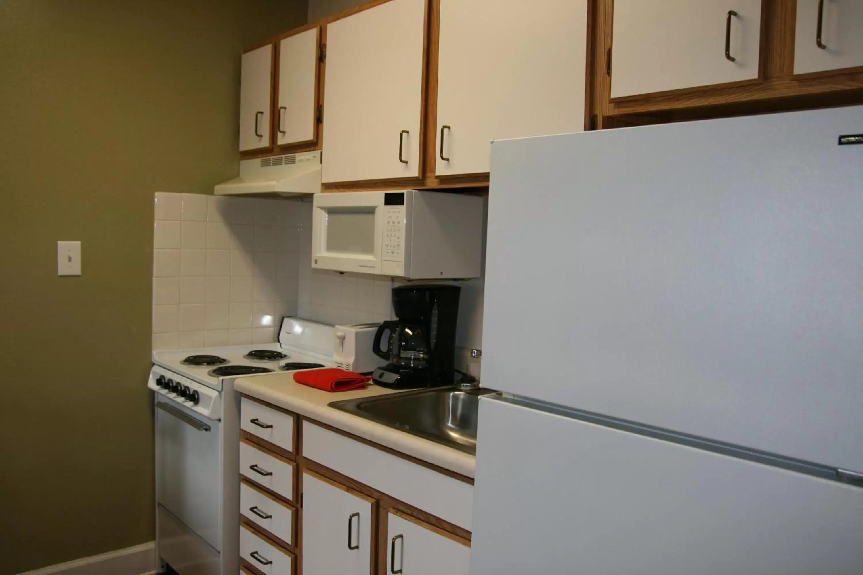 Kitchen/Kitchenette in Affordable Suites Myrtle Beach