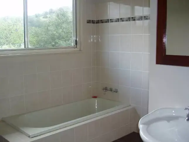 Bathroom in Tall Timbers Motel