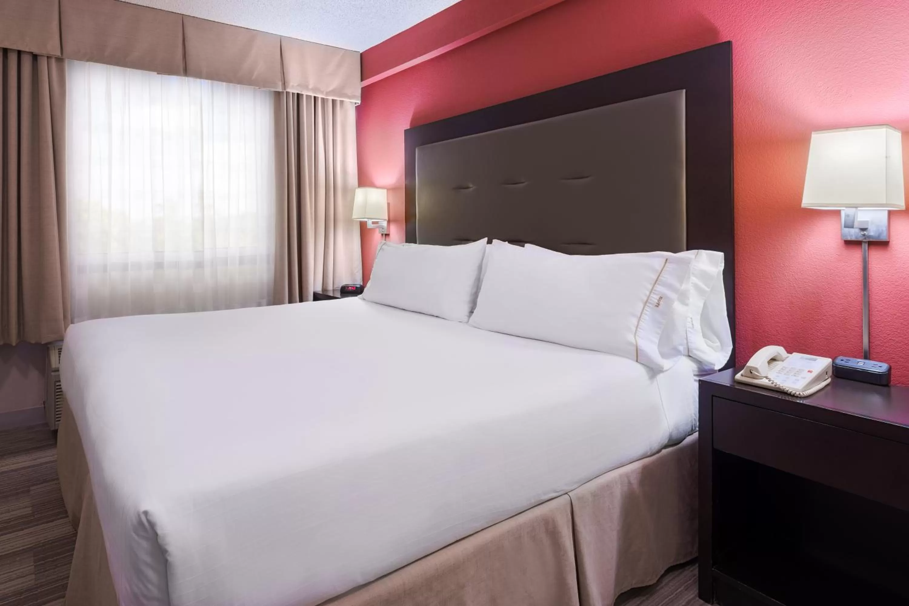 Photo of the whole room, Bed in Holiday Inn Express Hotel & Suites Kendall East-Miami by IHG