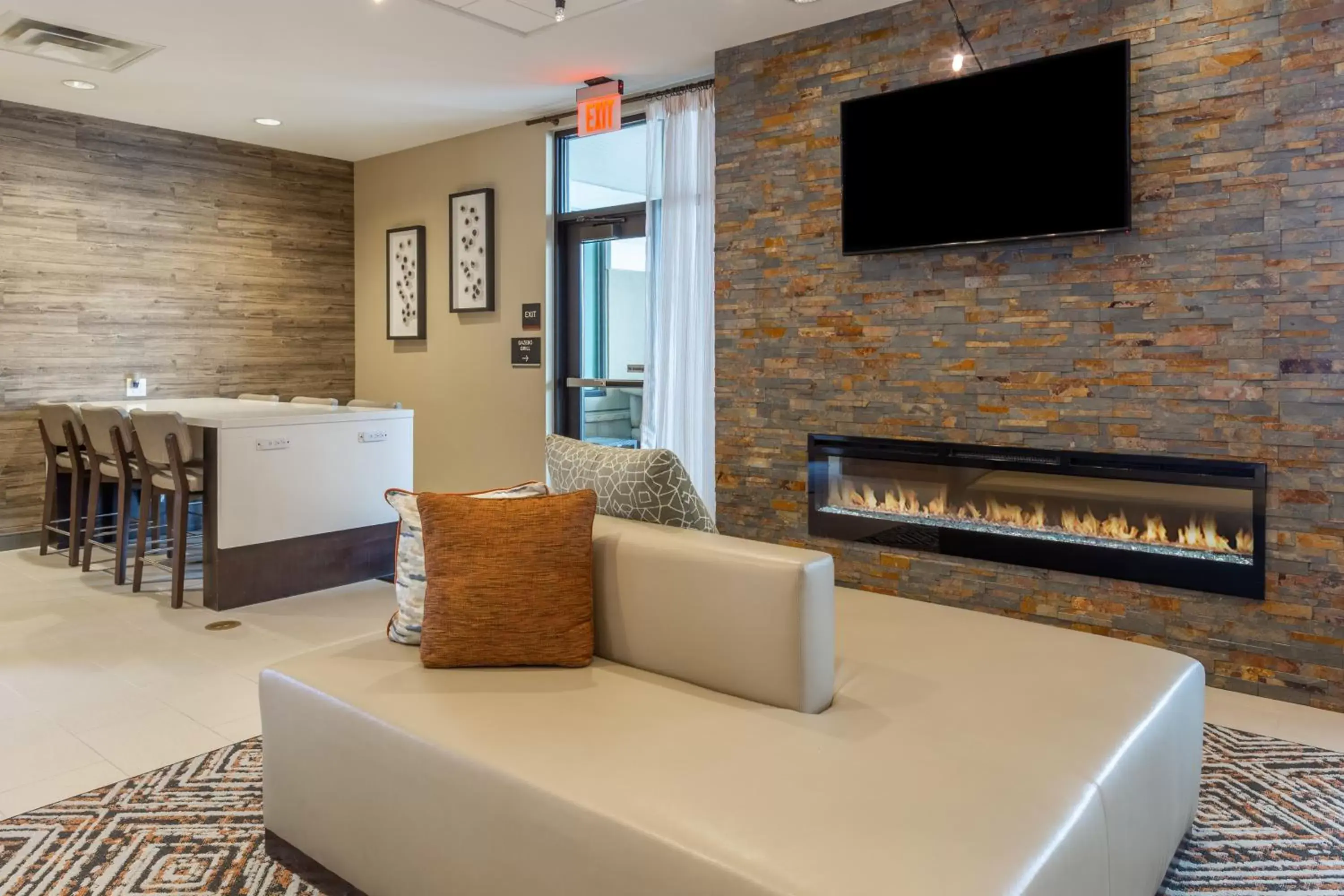 Communal lounge/ TV room in Candlewood Suites Fargo South-Medical Center, an IHG Hotel