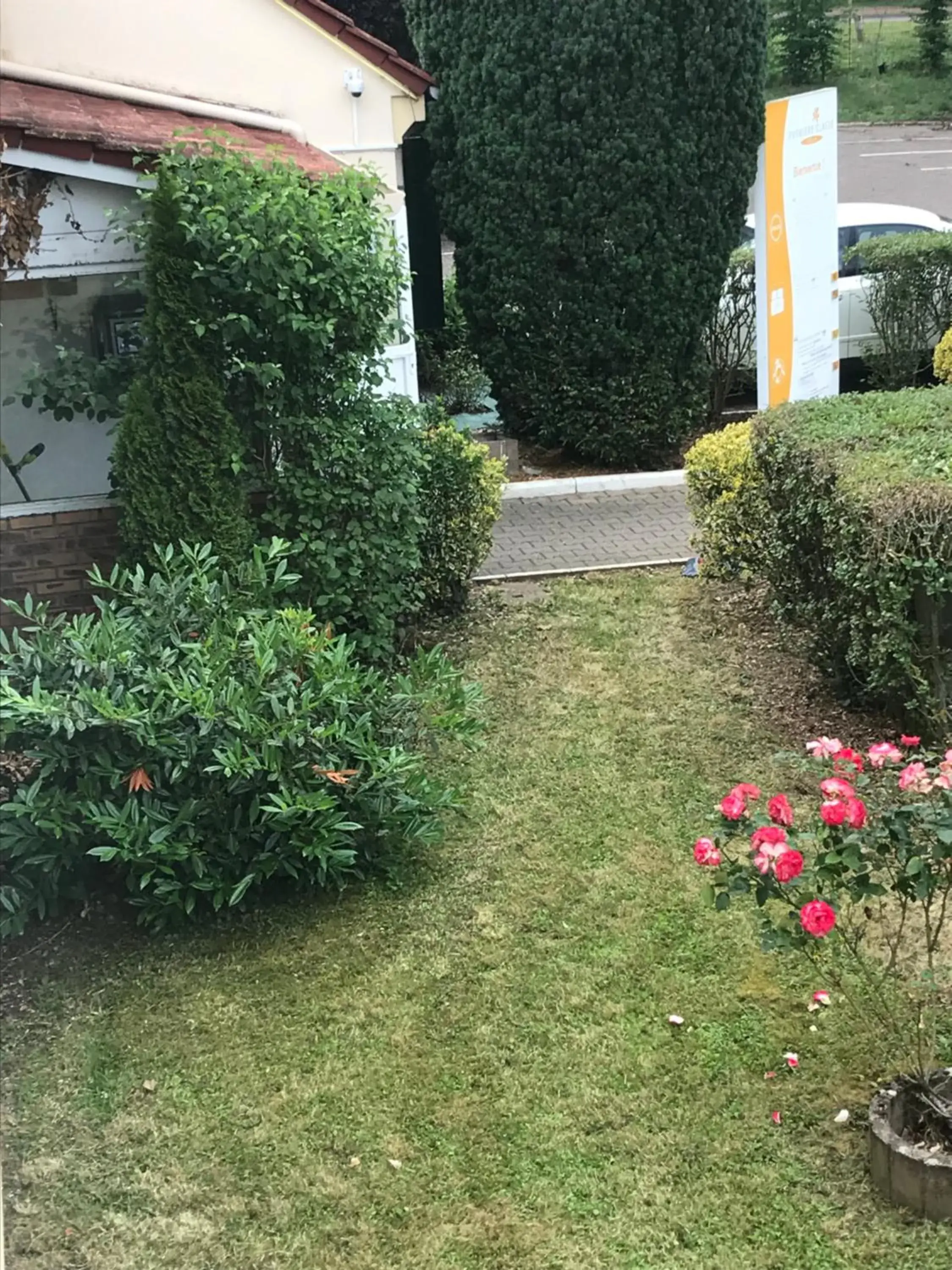 Facade/entrance, Garden in Première Classe Metz Nord - Talange