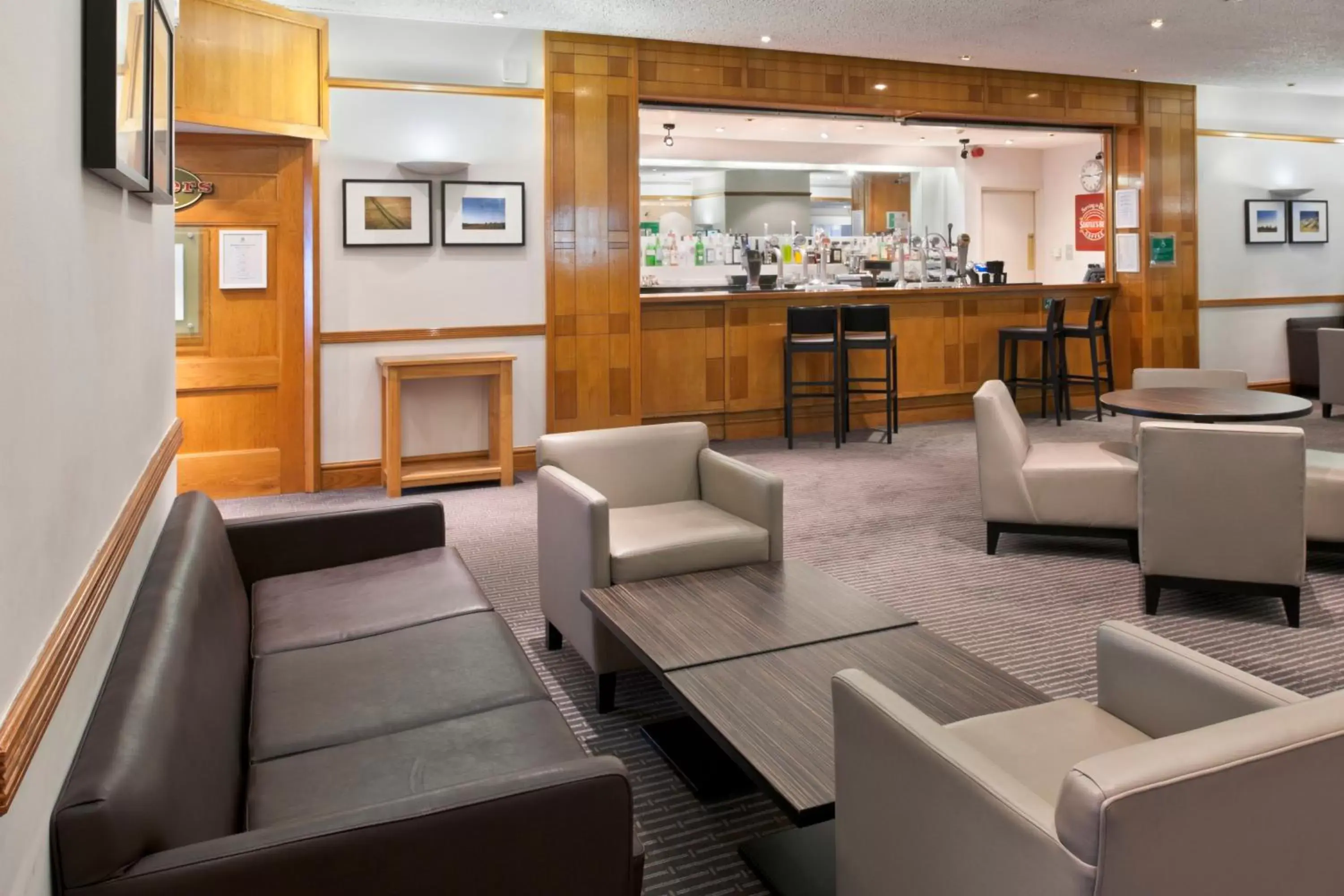 Property building, Lounge/Bar in Holiday Inn Washington, an IHG Hotel