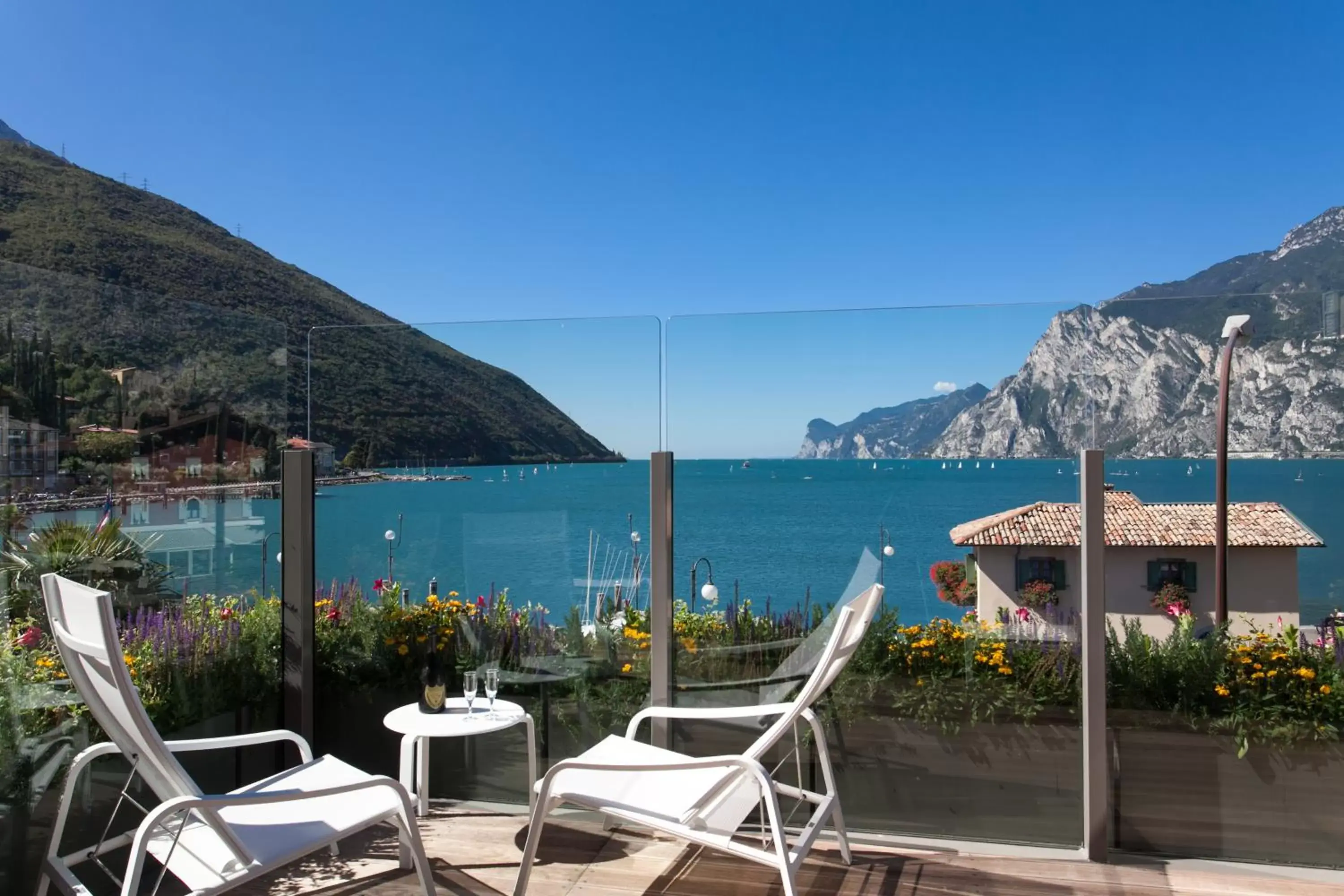 Natural landscape, Mountain View in Hotel Lago Di Garda