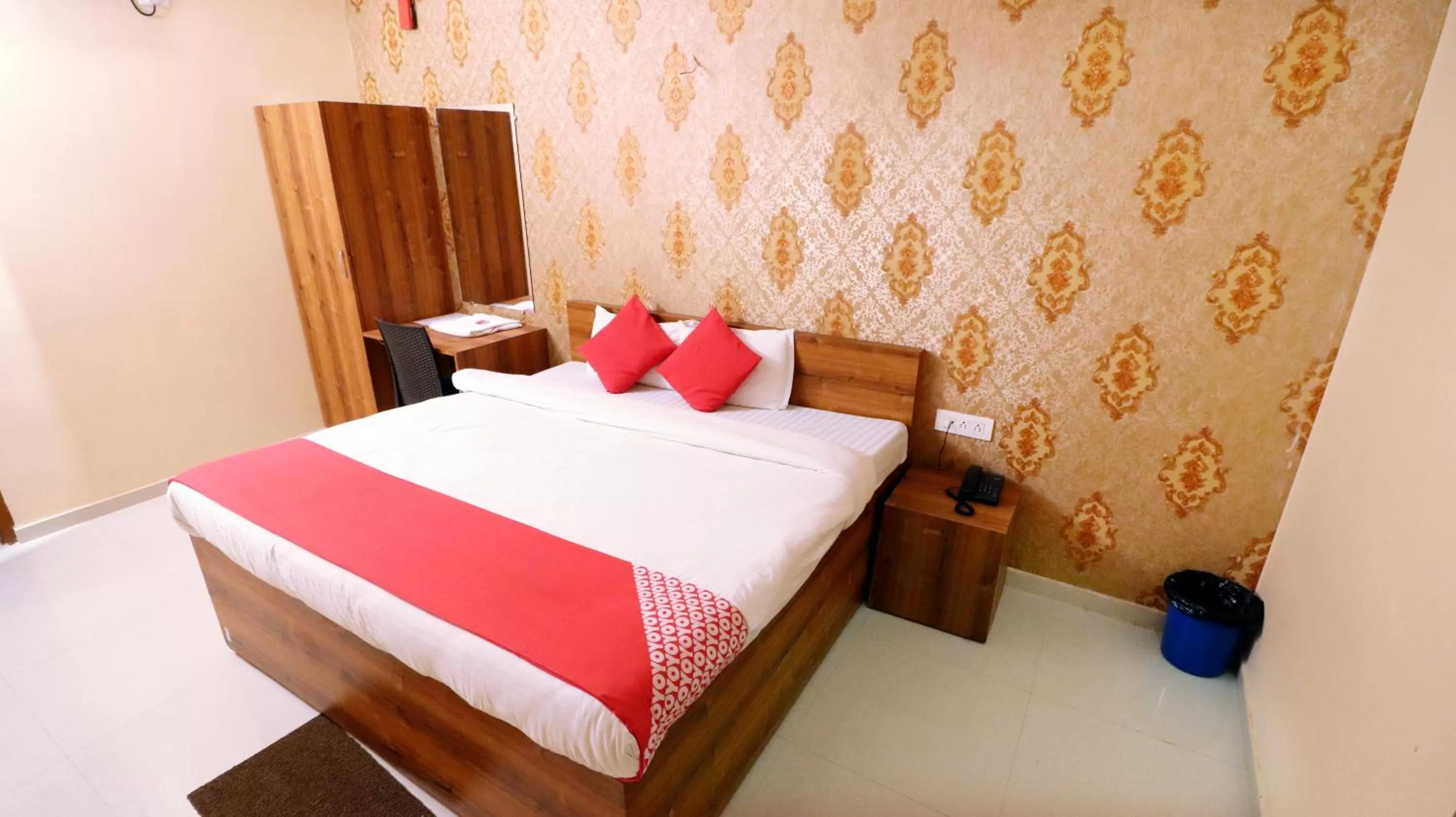 Bed in Hotel Neelkanth