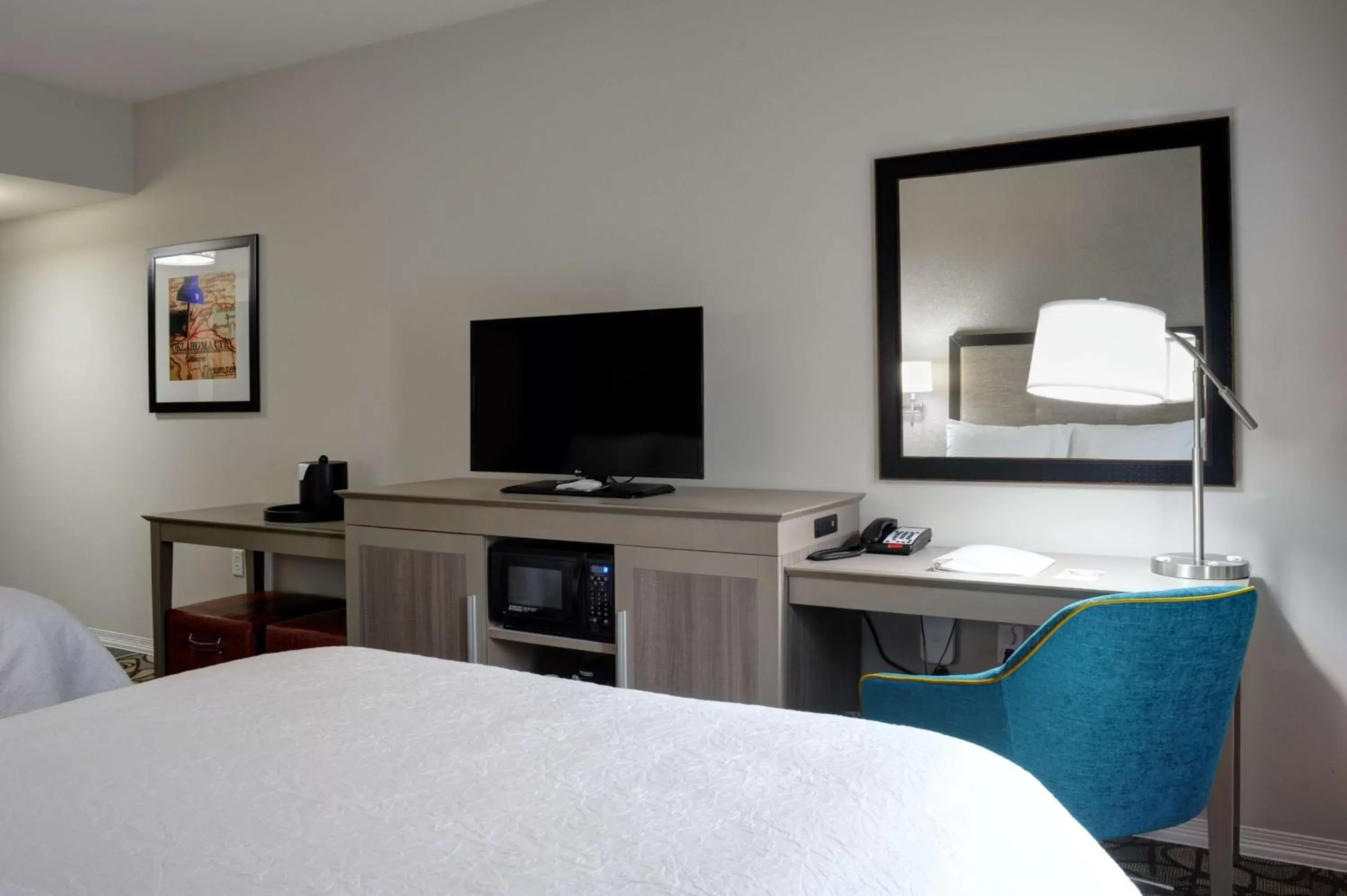 Bed, TV/Entertainment Center in Hampton Inn & Suites Ardmore