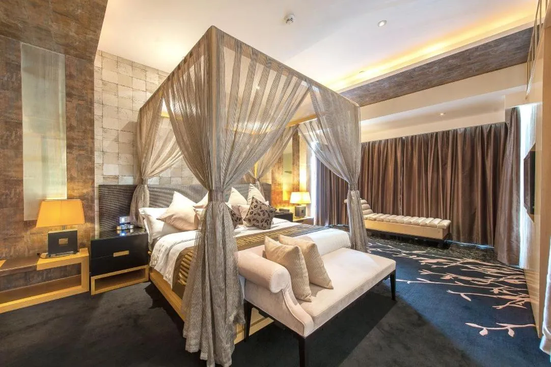 Bedroom, Bed in Mission Hills Hotel Resorts Shenzhen