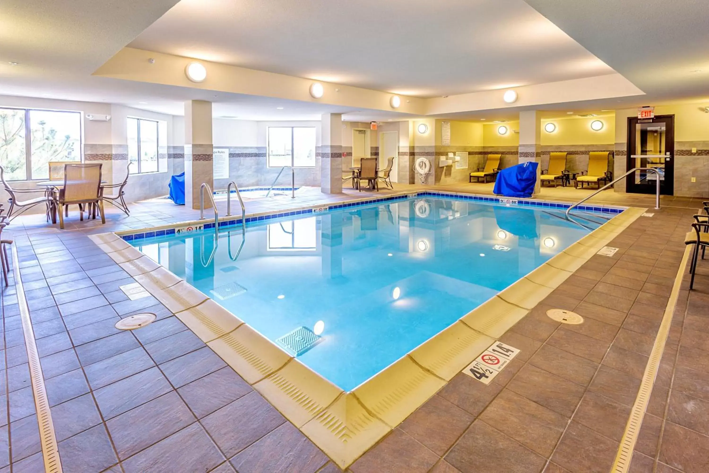 Swimming pool in Holiday Inn Express Hotel & Suites Billings by IHG Swimming pool in Holiday Inn Express Hotel & Suites Billings by IHG