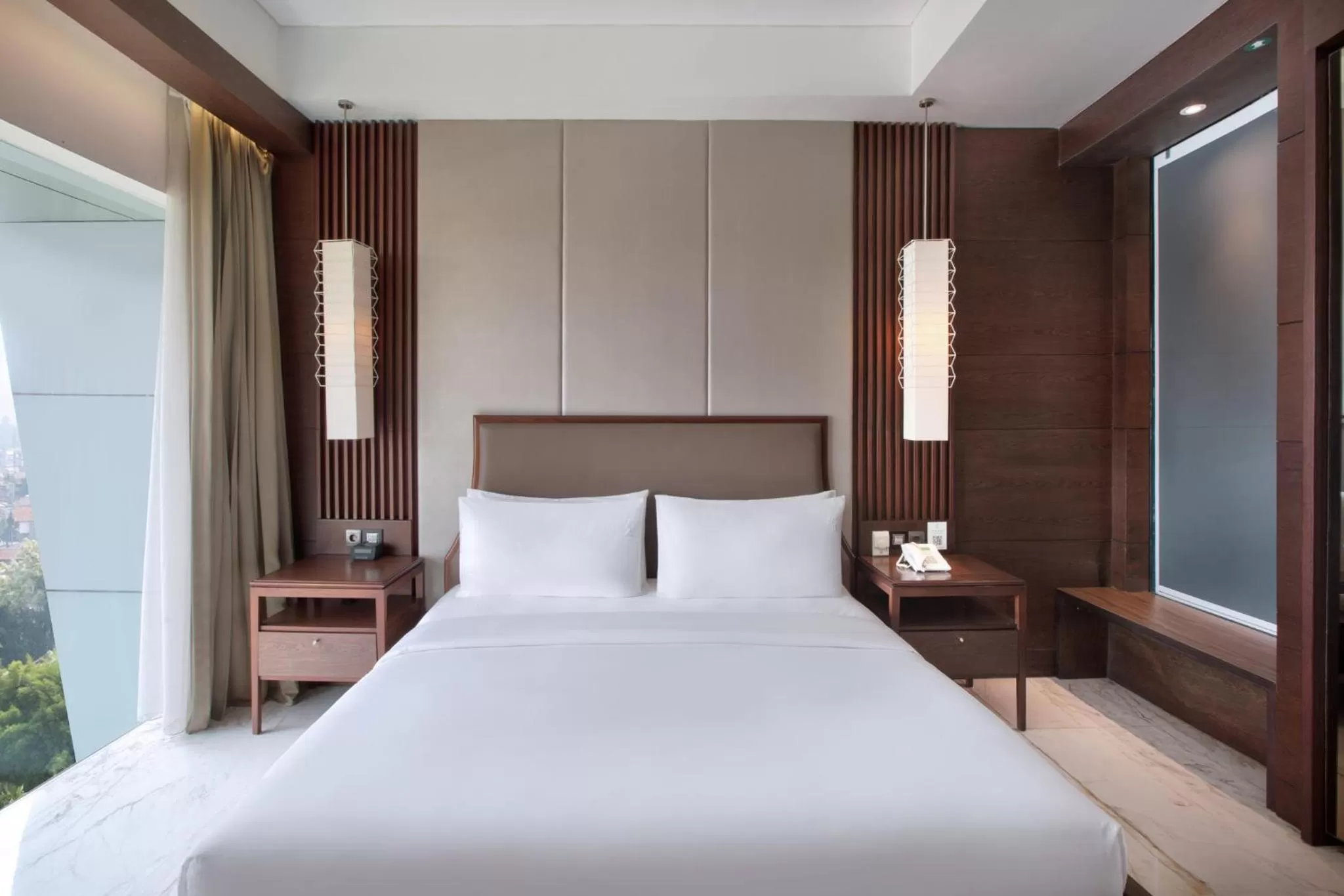 Photo of the whole room, Bed in Holiday Inn Bandung Pasteur by IHG