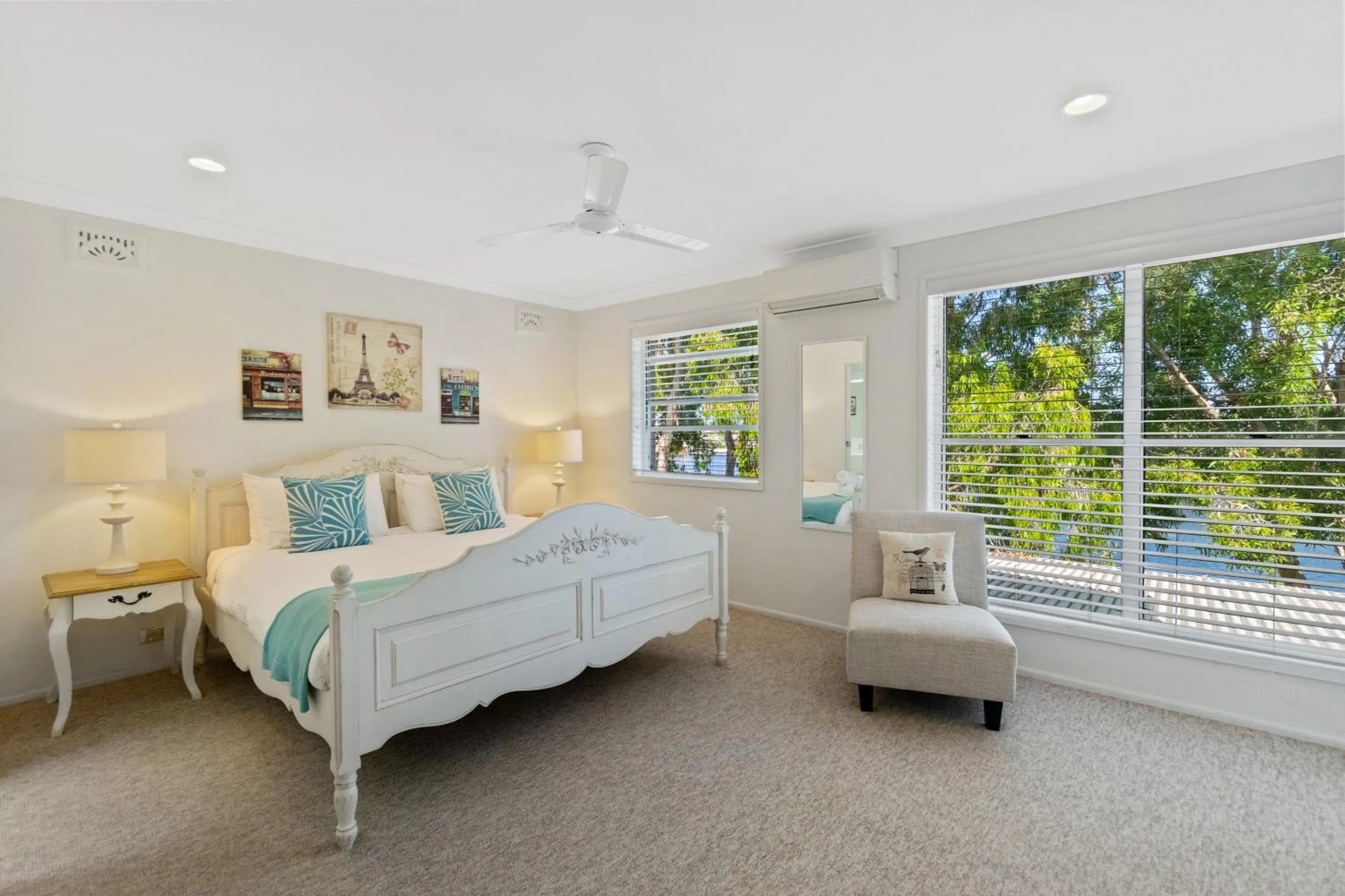 Bed in Noosa Entrance Waterfront Resort