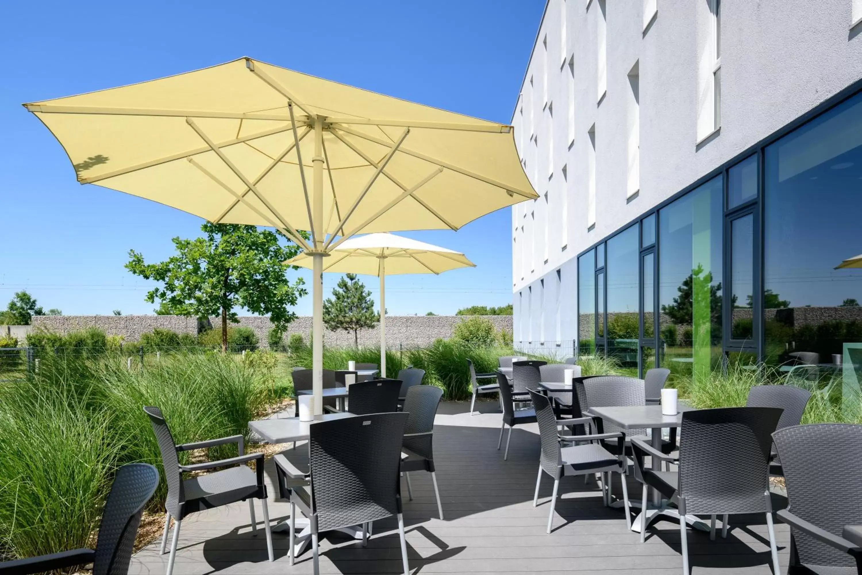 Balcony/Terrace, Restaurant/Places to Eat in ibis budget Muenchen City Olympiapark