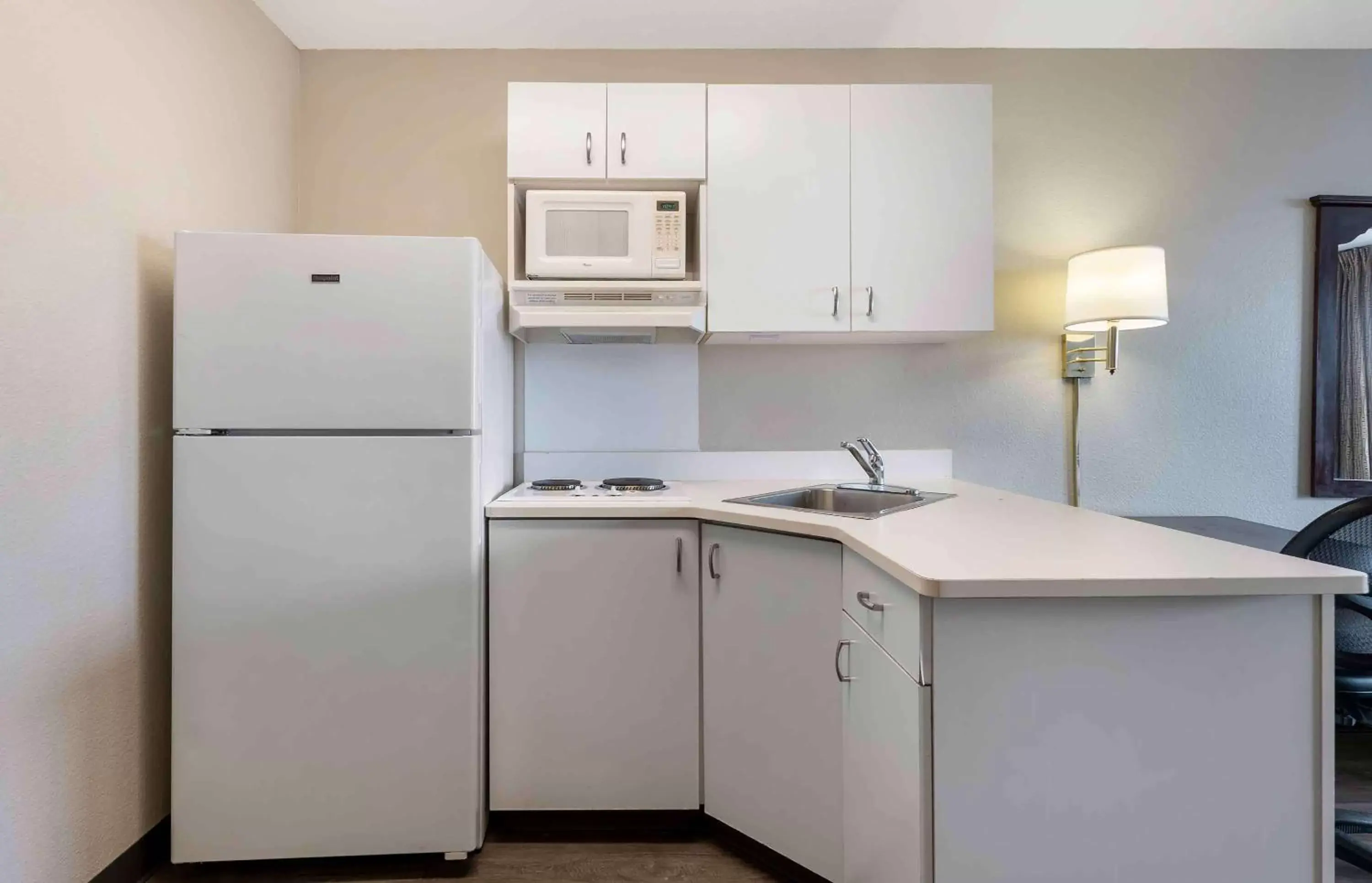 Bedroom, Kitchen/Kitchenette in Extended Stay America Suites - Chicago - Romeoville - Bollingbrook