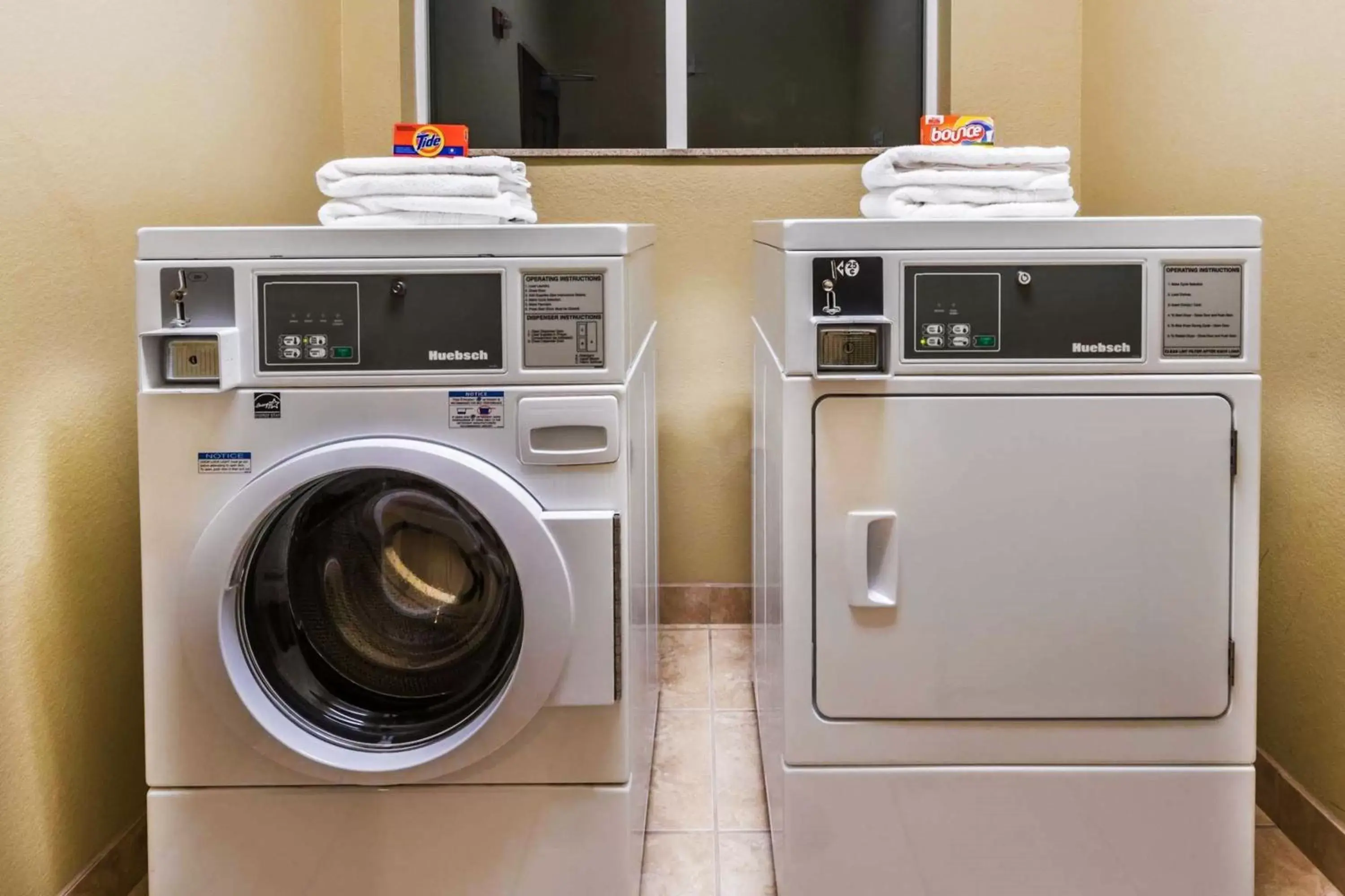 laundry, Kitchen/Kitchenette in Days Inn & Suites by Wyndham Mineral Wells