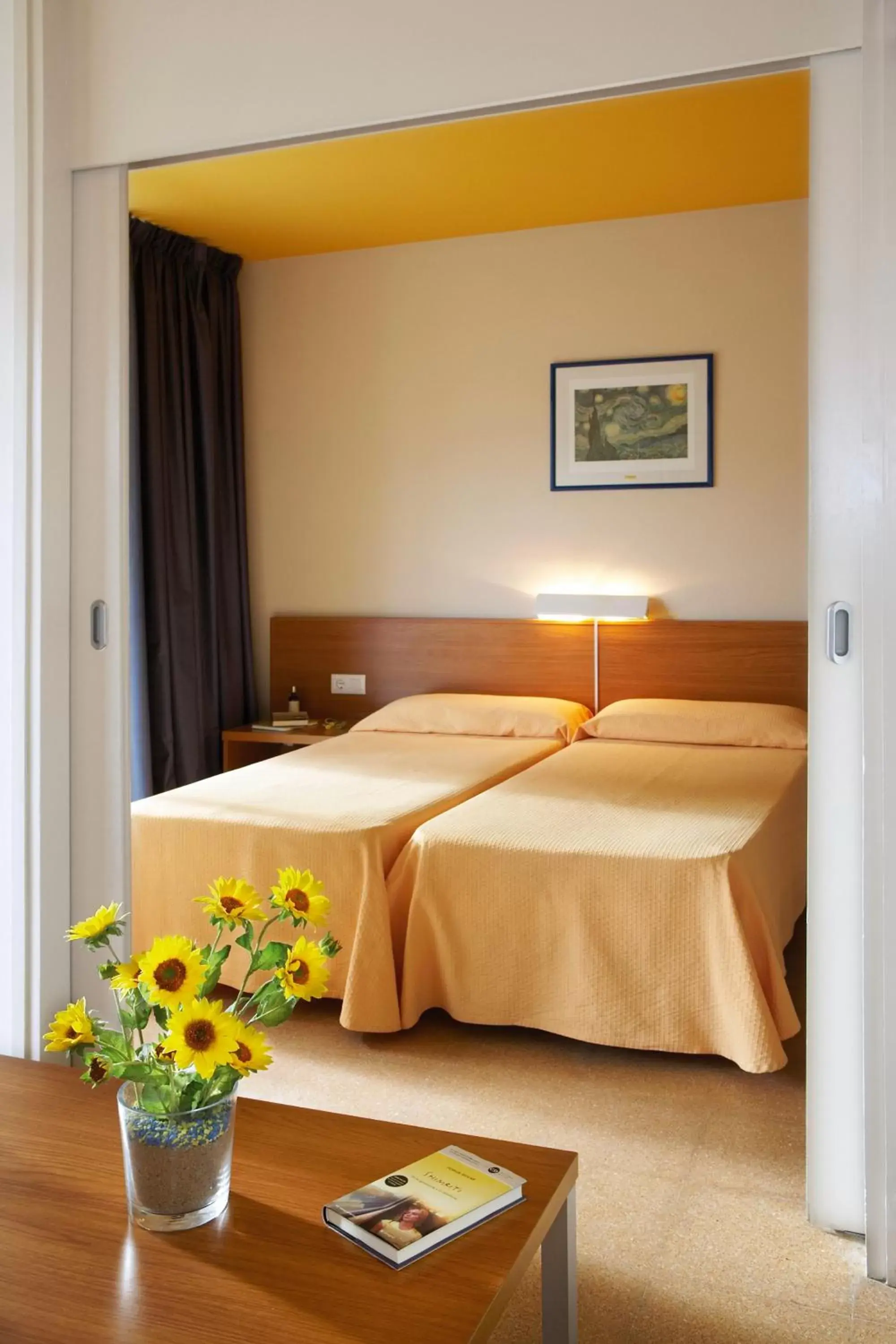 Bed in Aparthotel Comtat Sant Jordi