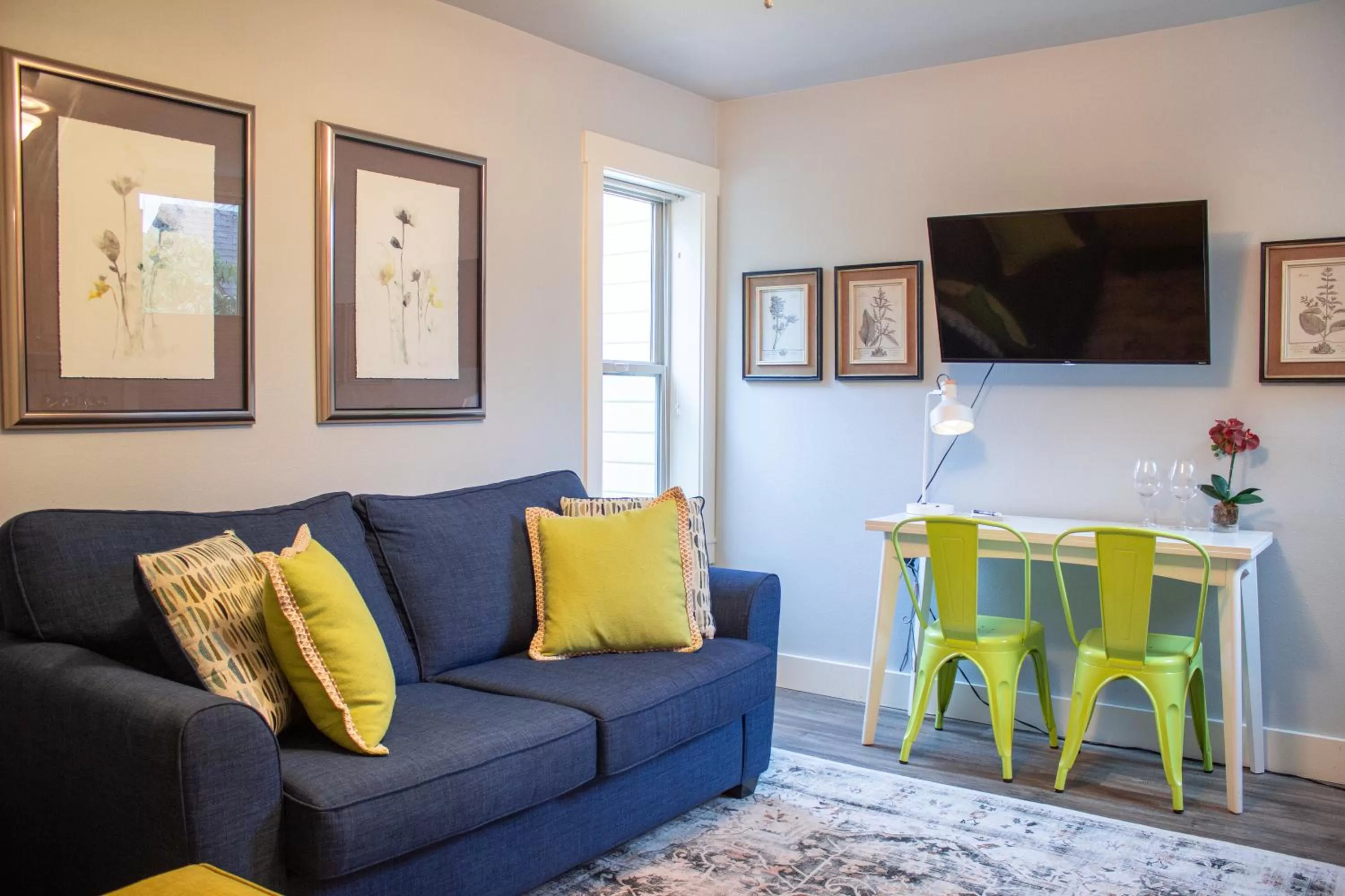 Living room, Seating Area in Douglas On Third