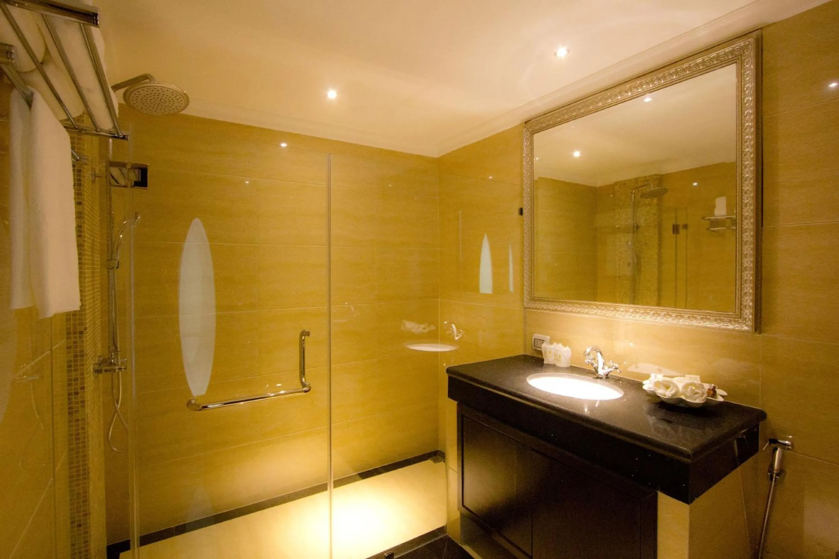 Hot Tub in LK Royal Wing