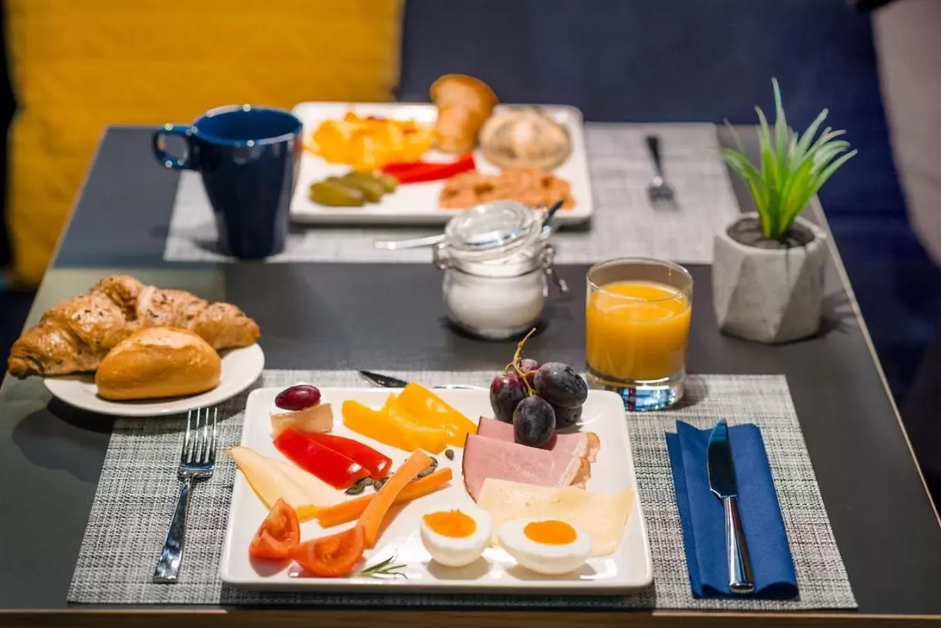Buffet breakfast, Breakfast in D8 Hotel